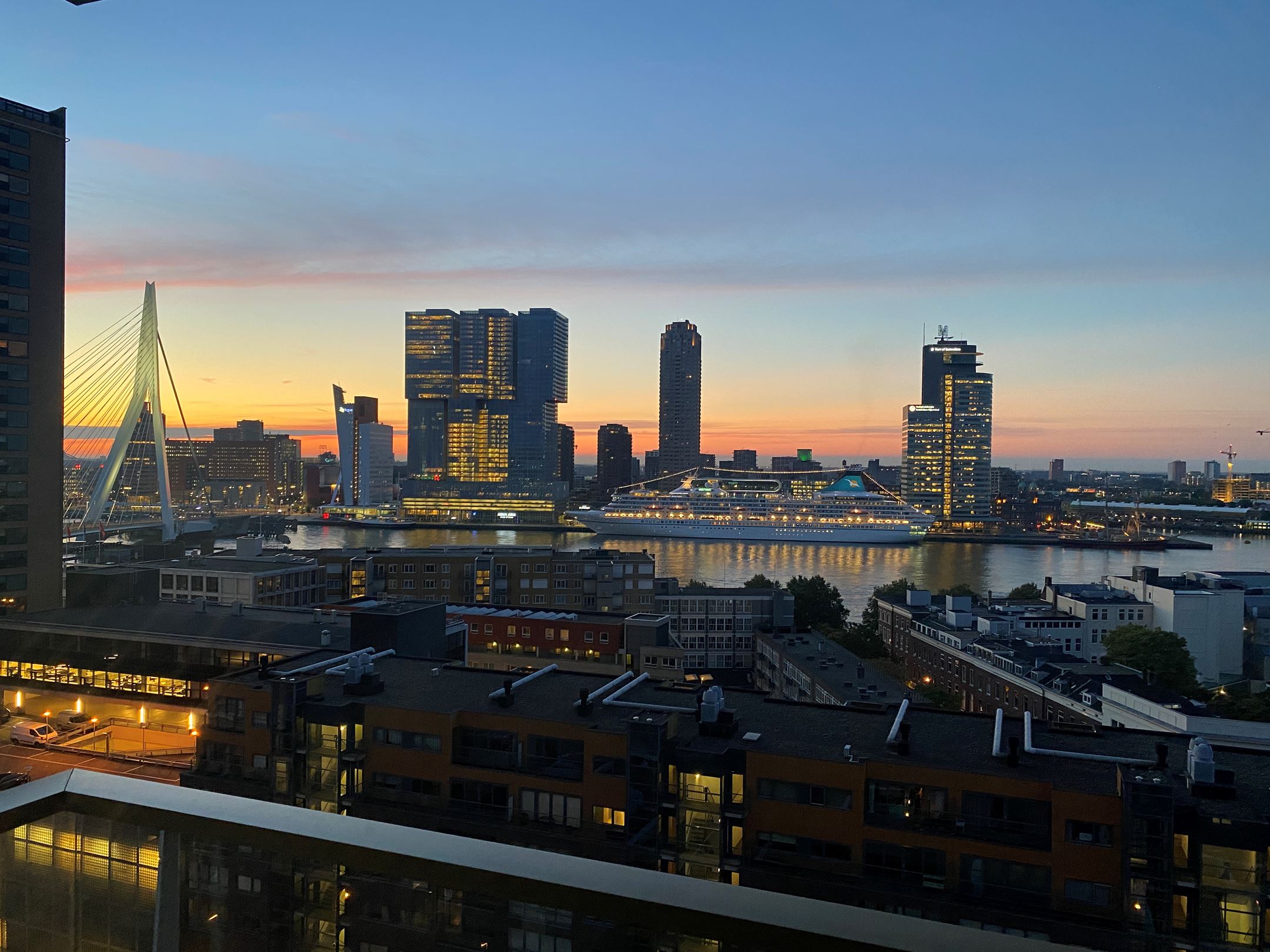 Luxury apartment with skyline view! ā Rotterdam stay