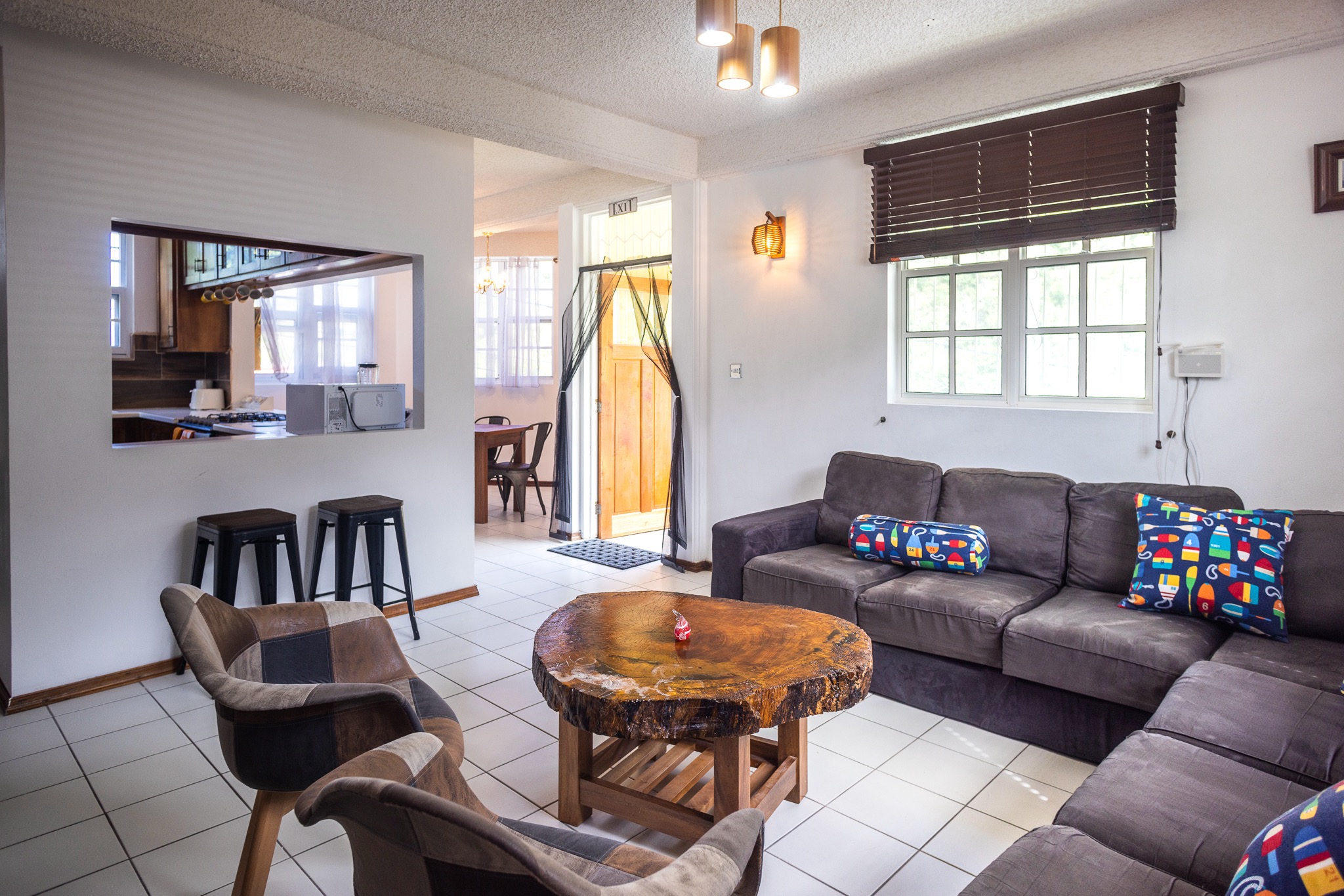 Rosehill Heights: Modern 4-bedroom vacation rental