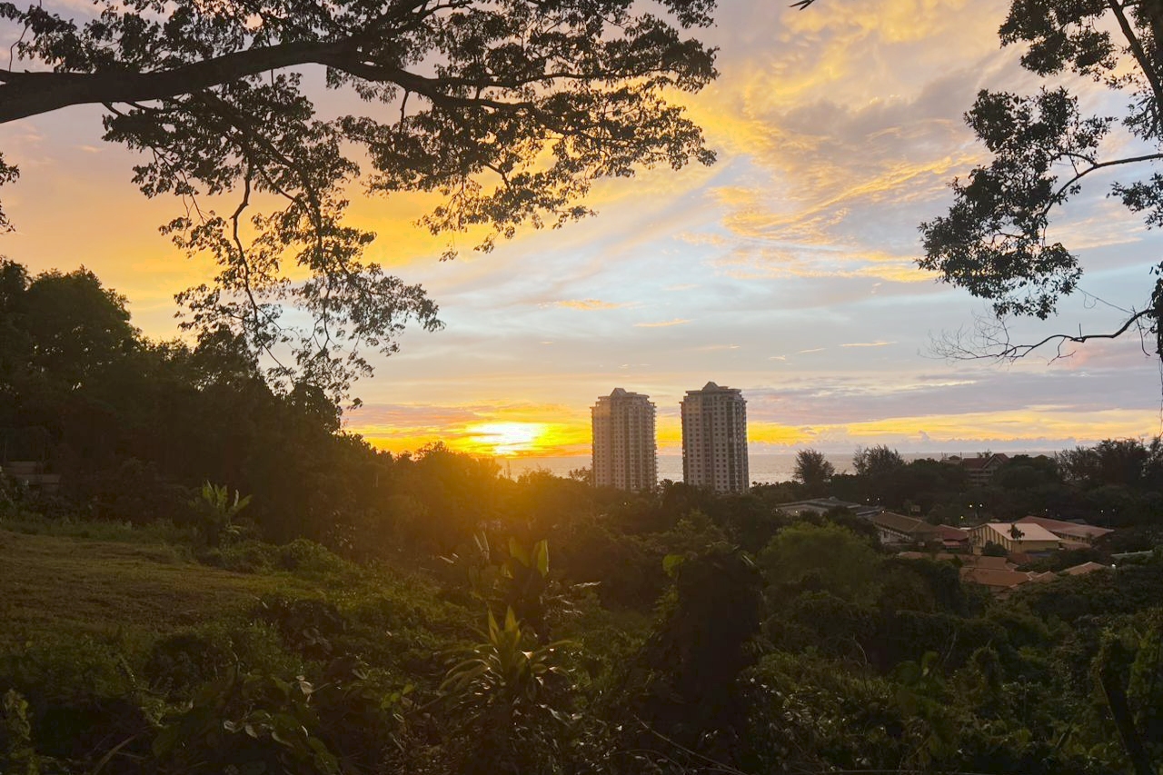 Romantic Sunset view Entire Bungalow
