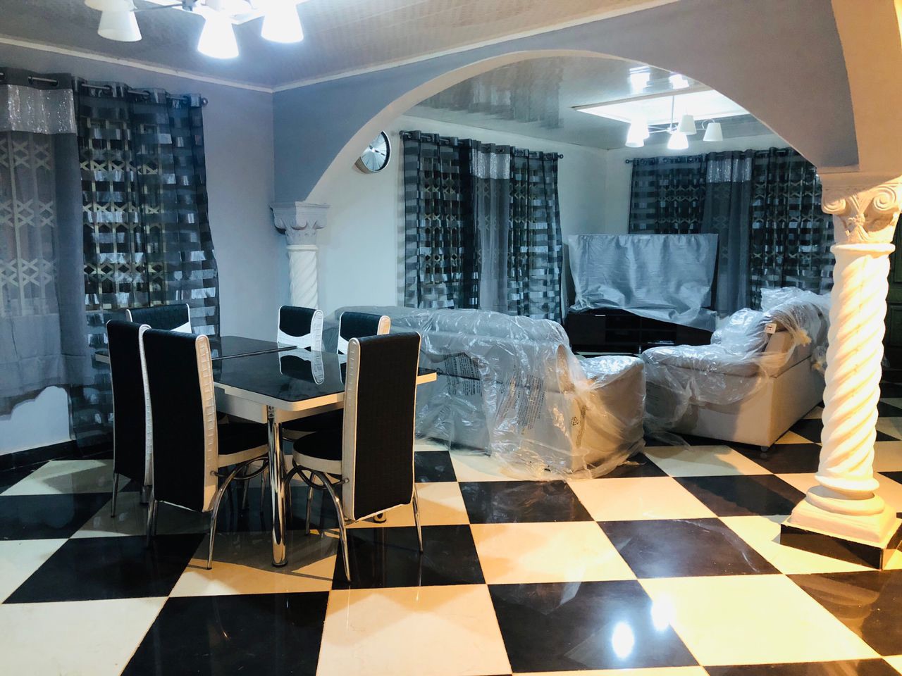 Well presented apartment with 2 master bedrooms.