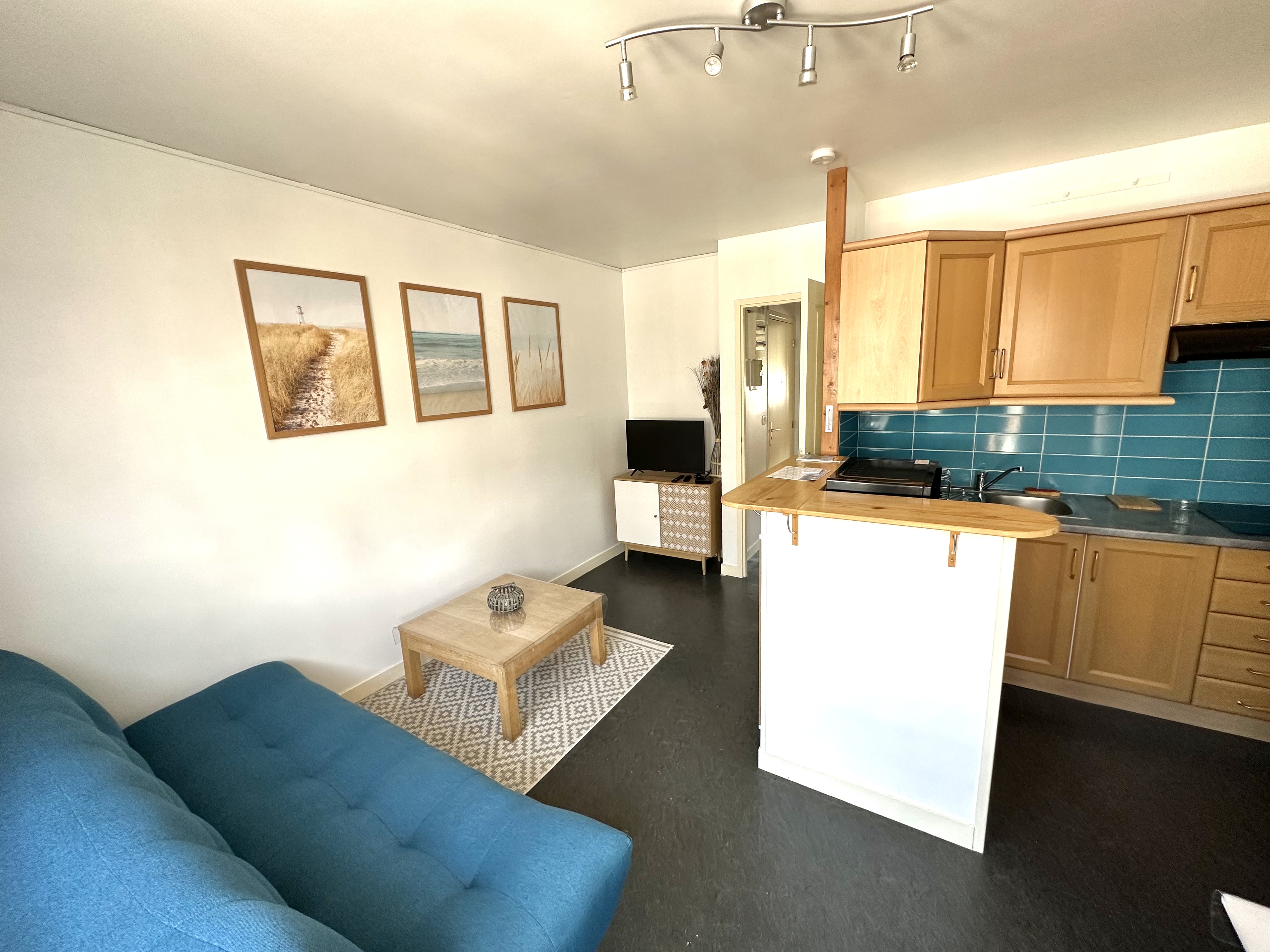 Center apartment 50m from the sea + parking