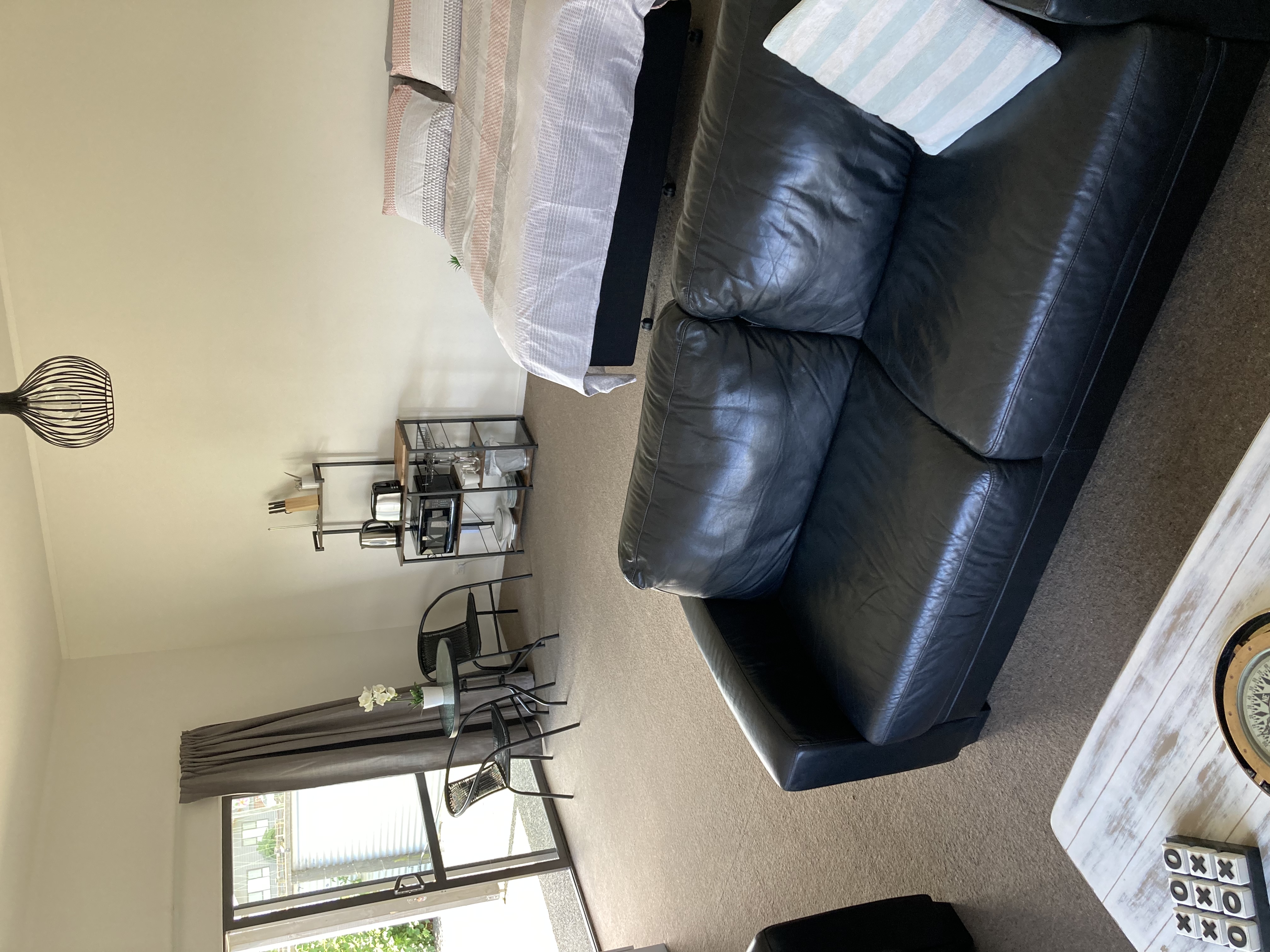 Sunny studio close to town with a country feel
