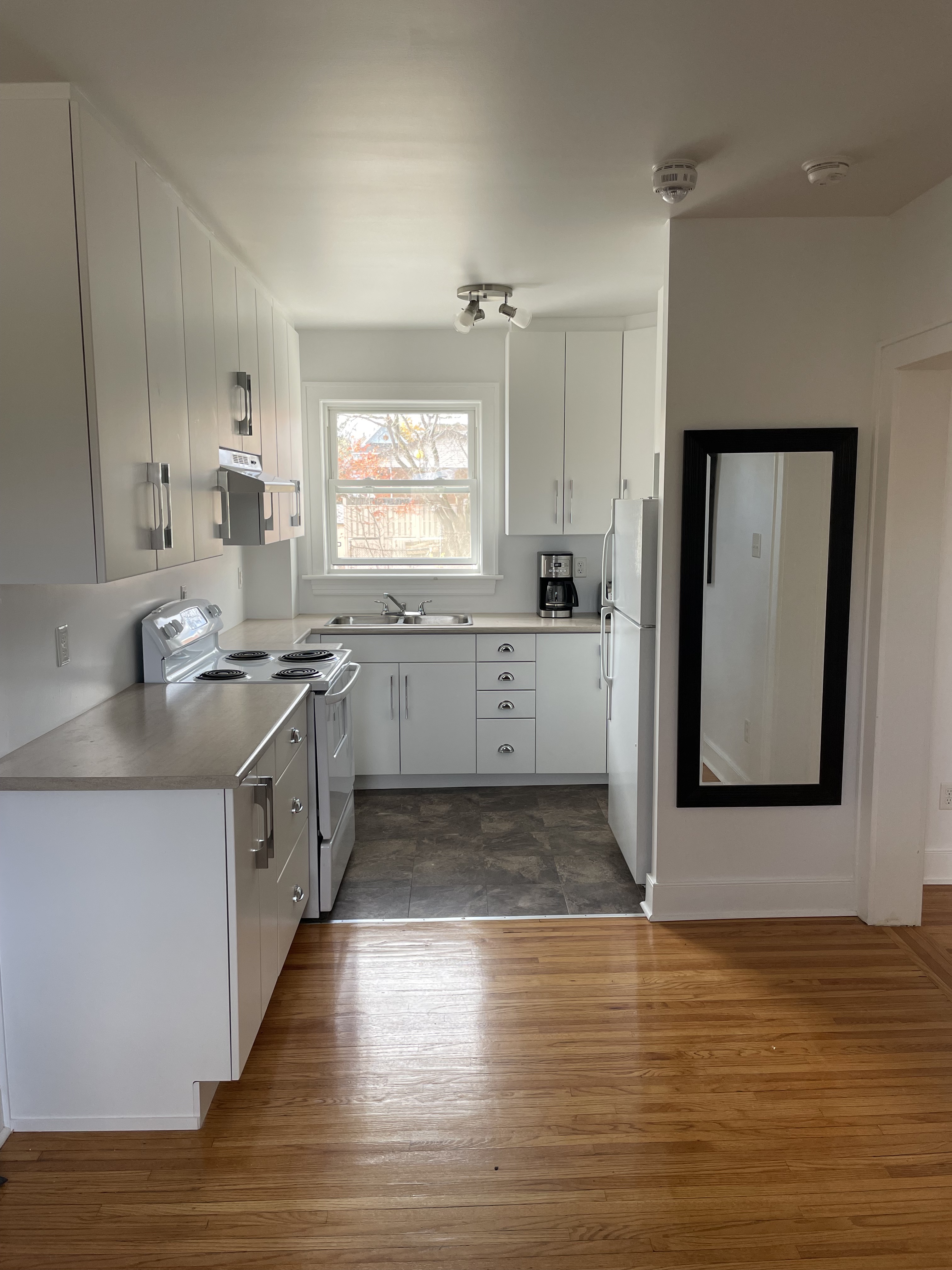 Cozy 2-Bedroom 
Apartment in a Great Location
