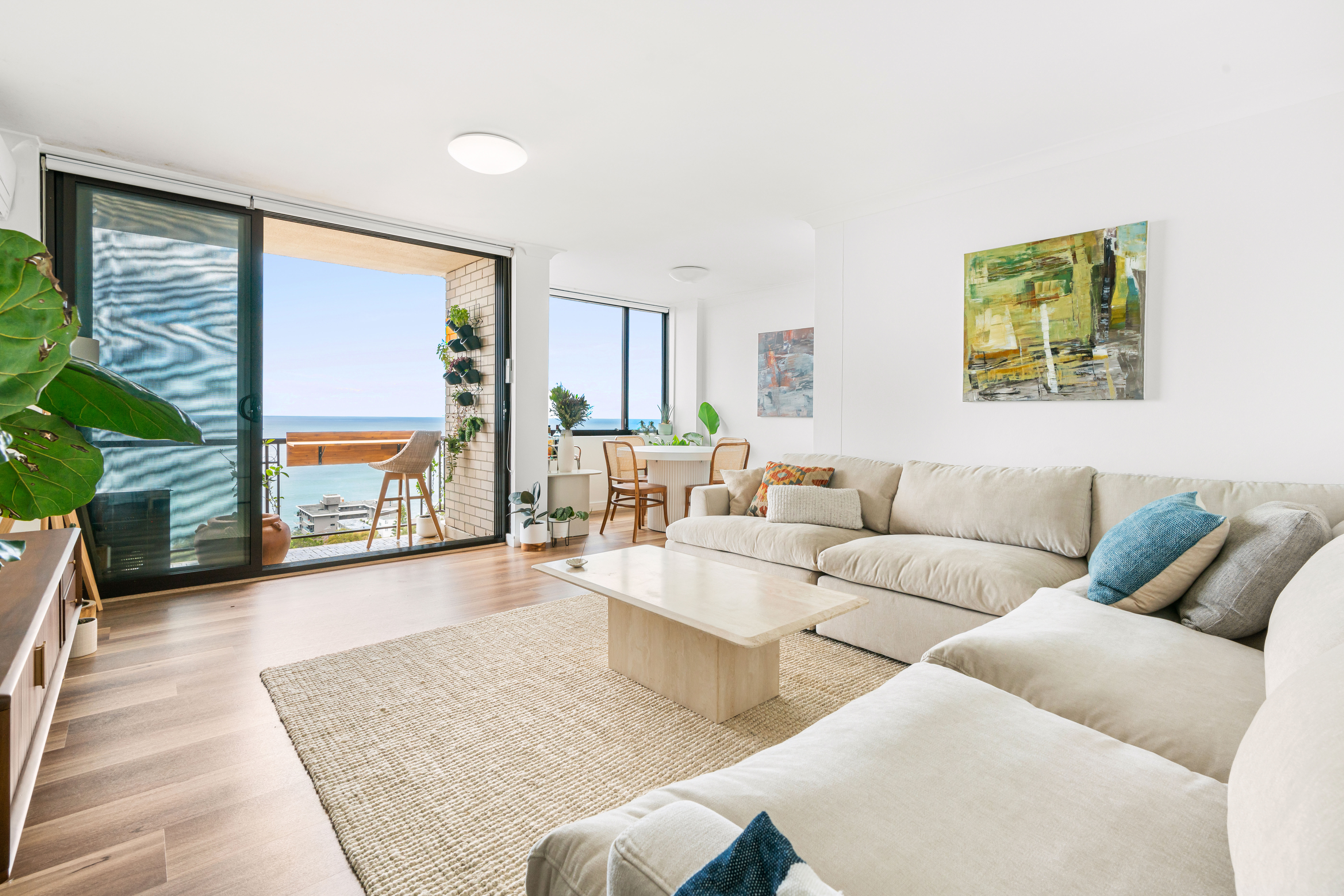 Bondi Beach Panoramic Views - Modern AC Lift