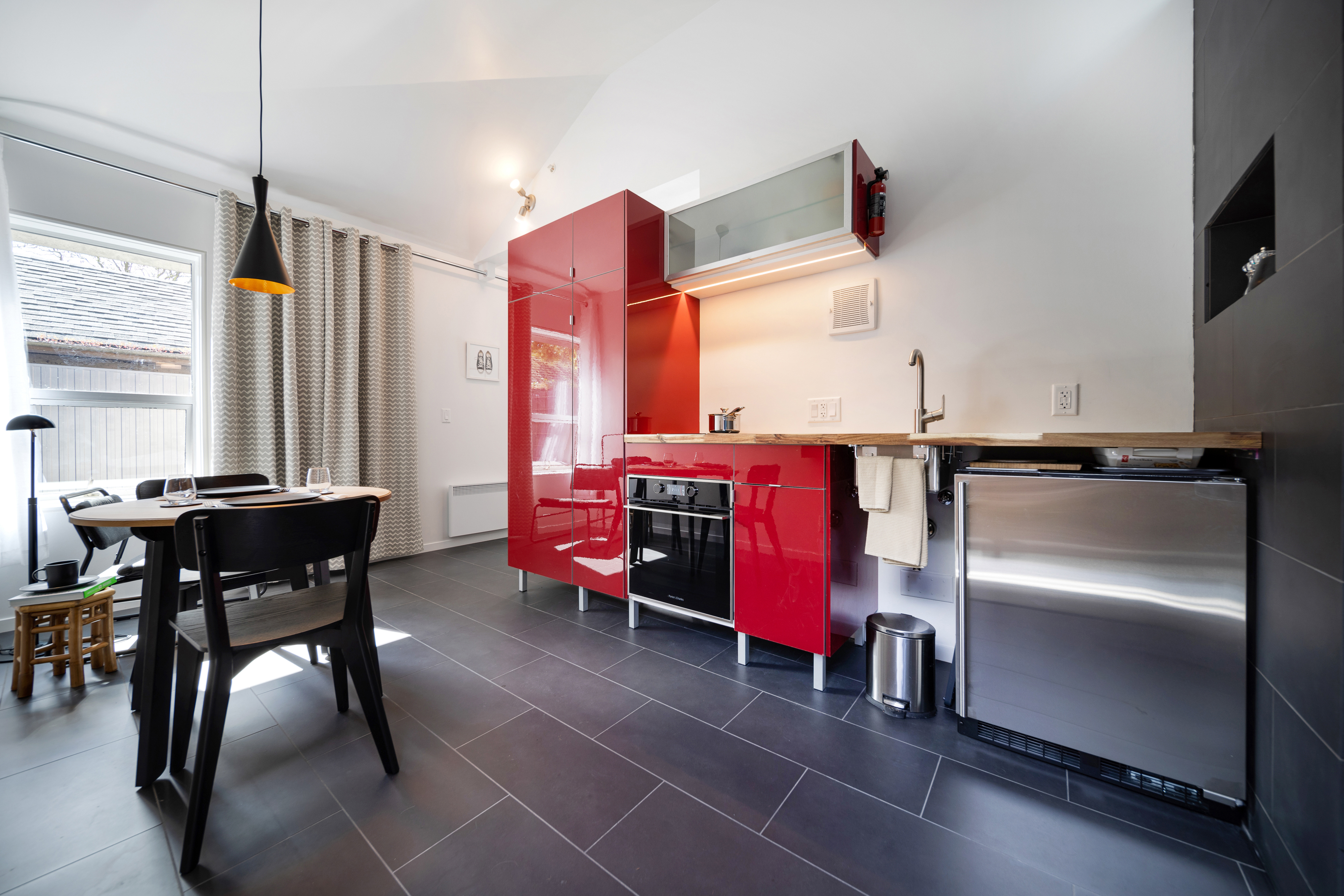 Adorable 1 bedroom guesthouse with patio