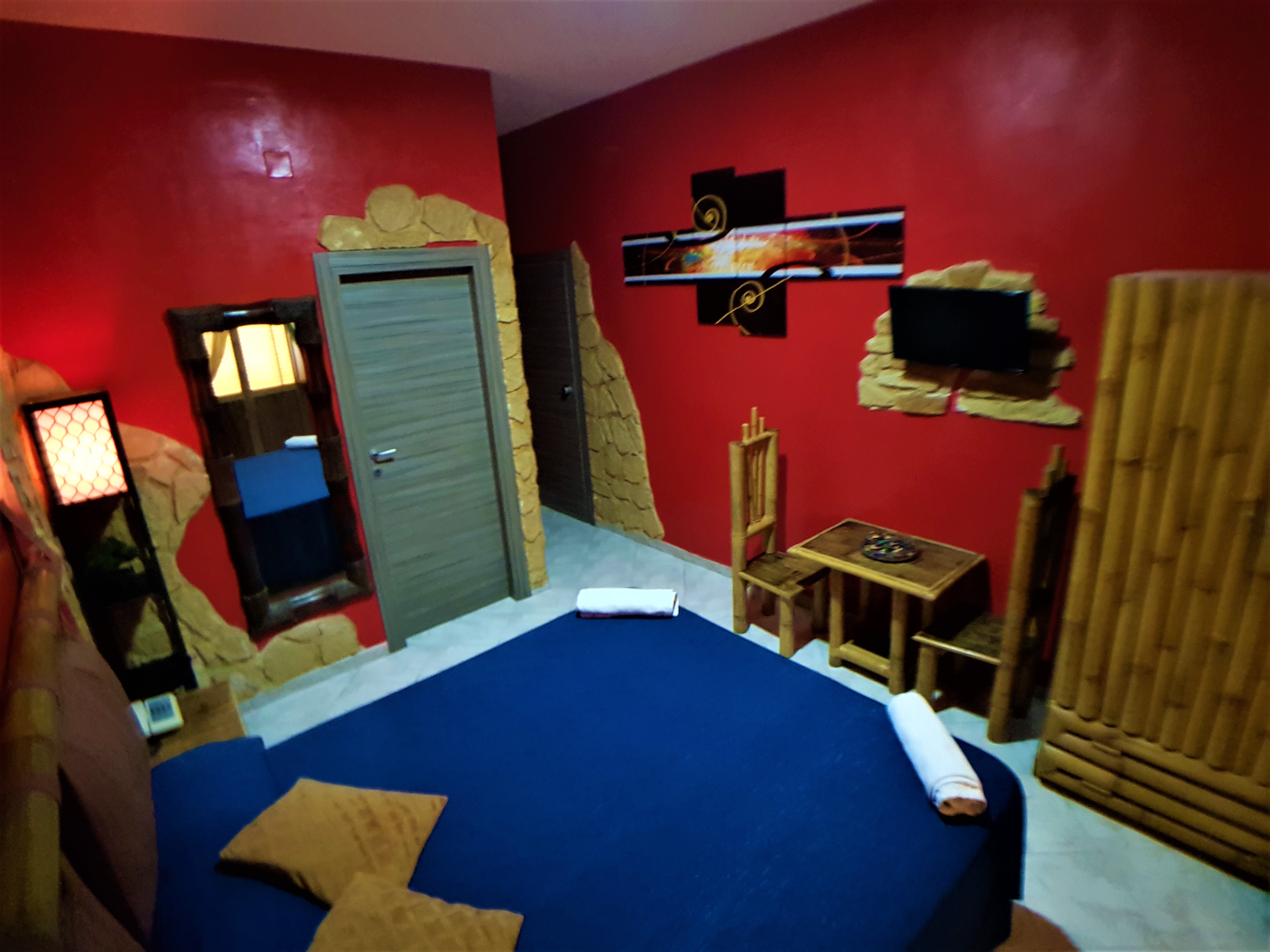 Private double room with bath central station in Vicaria, Naples
