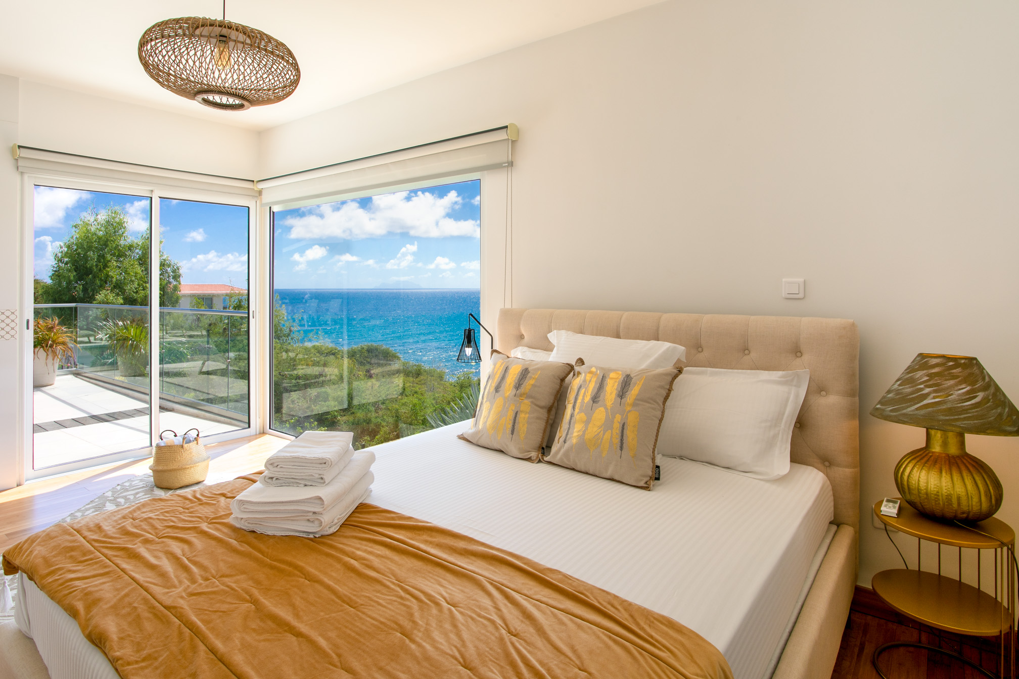 Apt6 (2 bedrooms, terrace & garden, sea view)