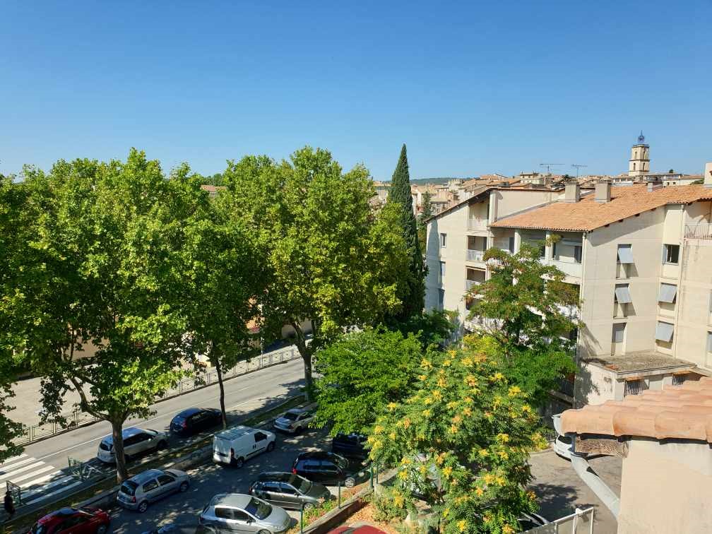 Spacious and bright apartment with terrace