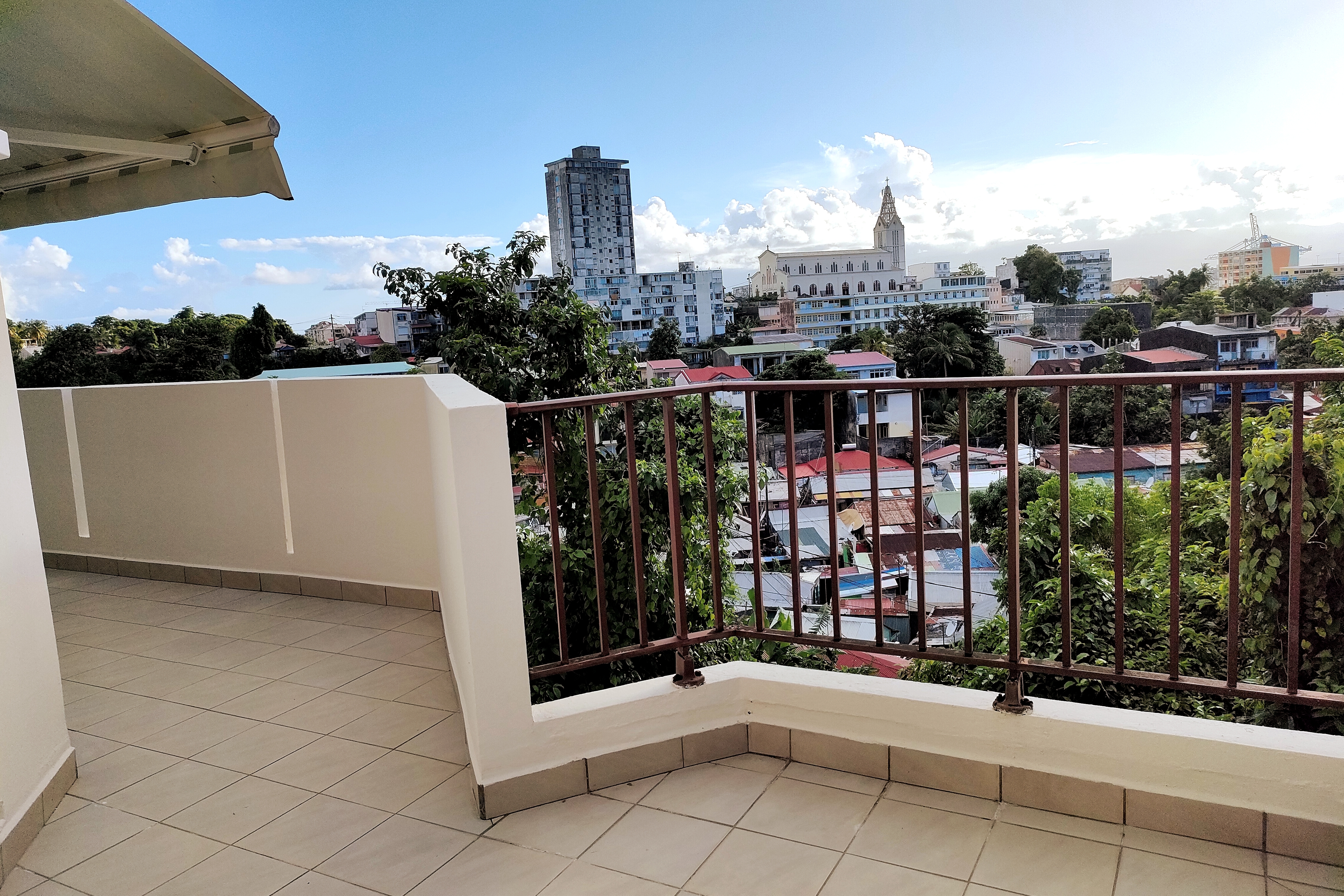 Bel Apt with gde terrace free parking