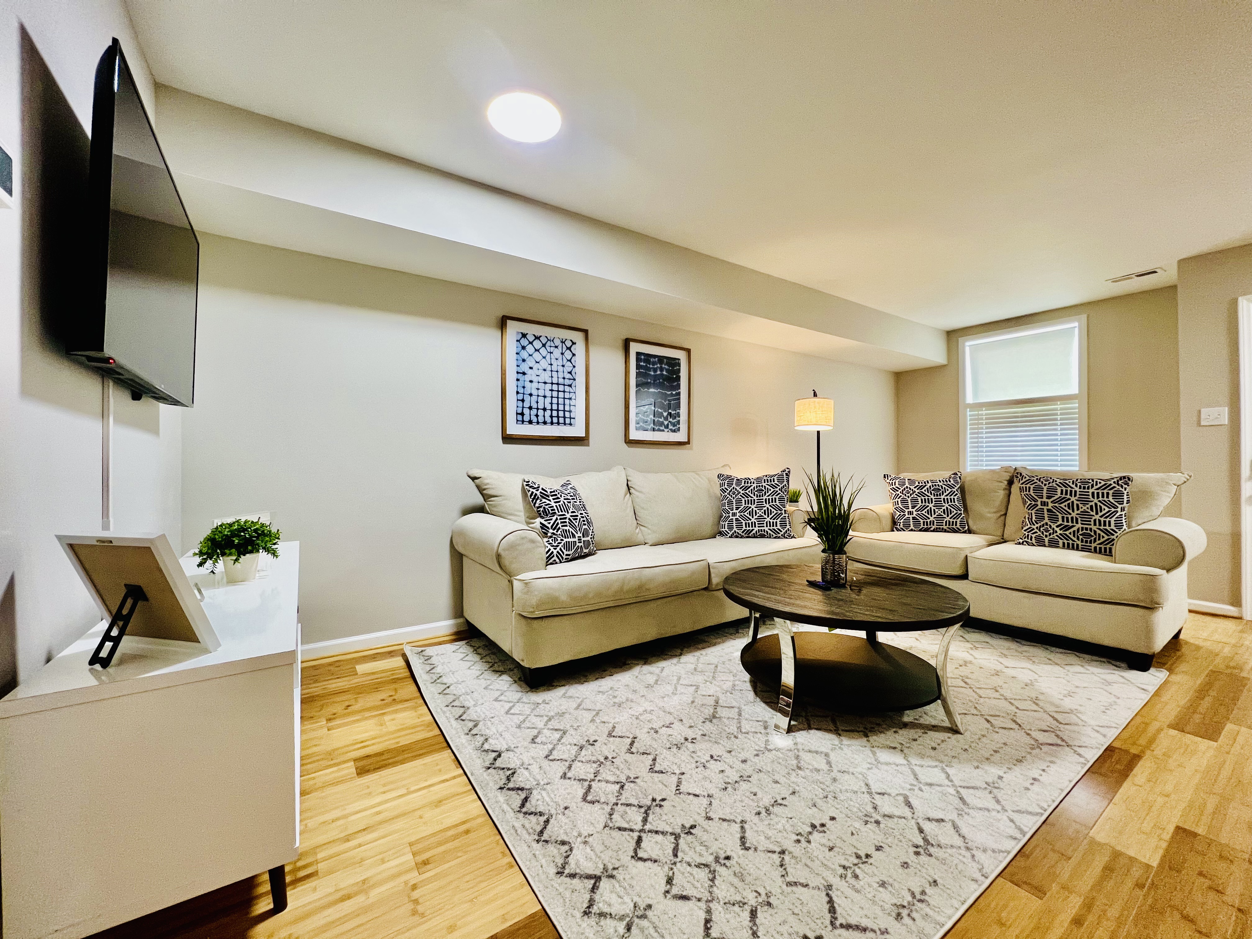 2 Bed/1.5 Bath Apartment - Newly renovated