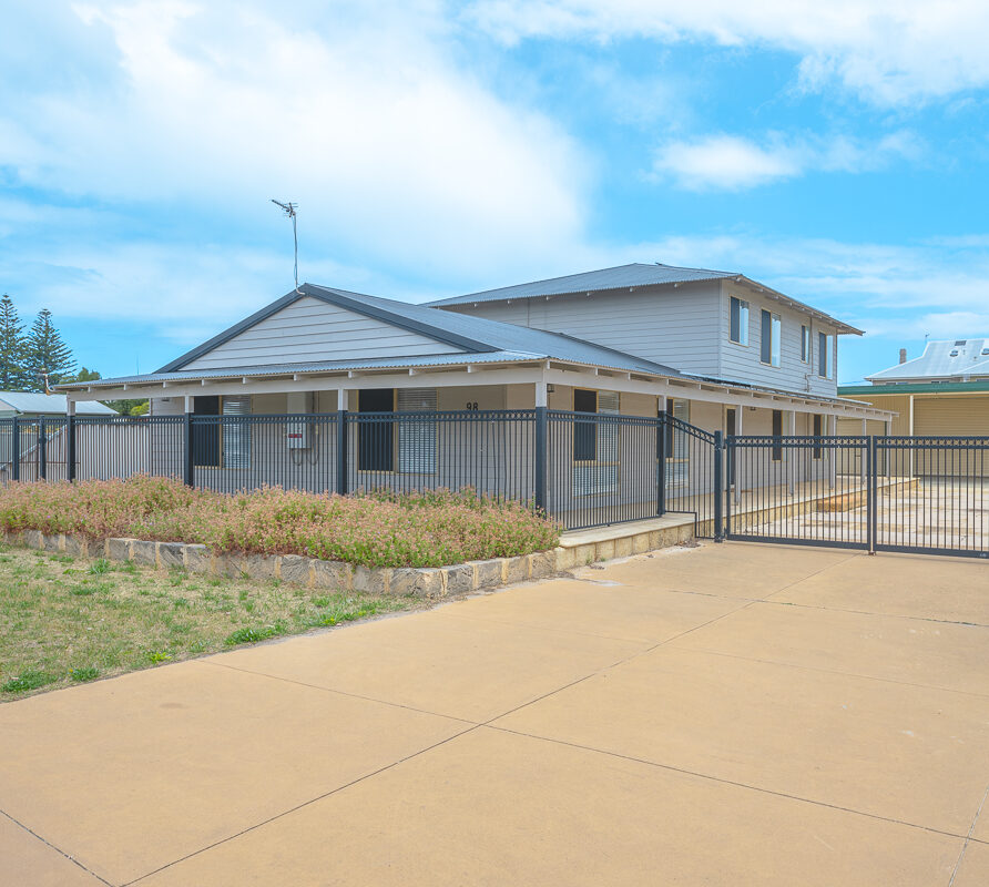 A spacious, modern & stunning 8-bedroom home