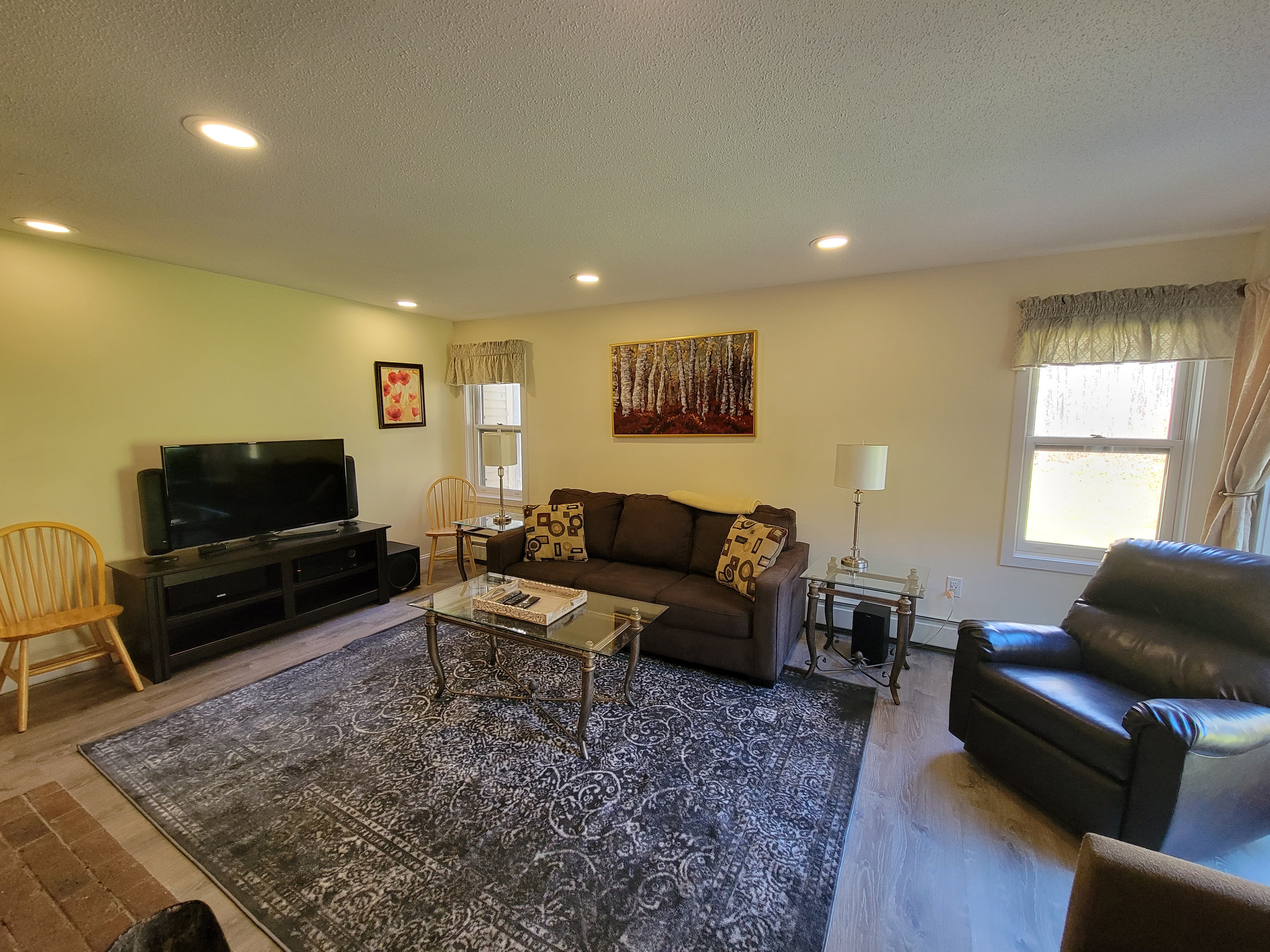 The Fox's Den. Two bedroom 2 bath couple's retreat