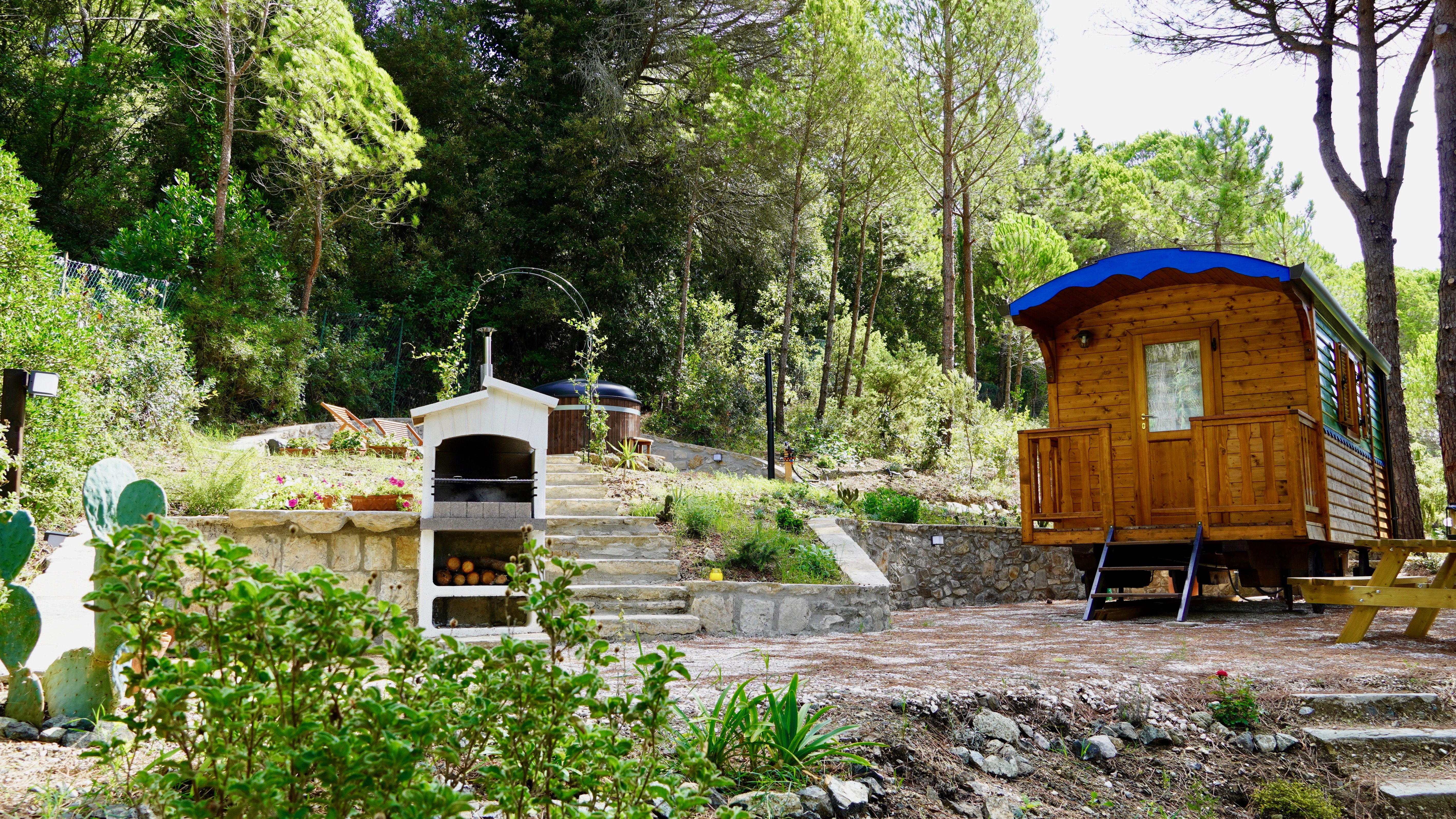 Gypsy carriage with Finnish Hot-Tub