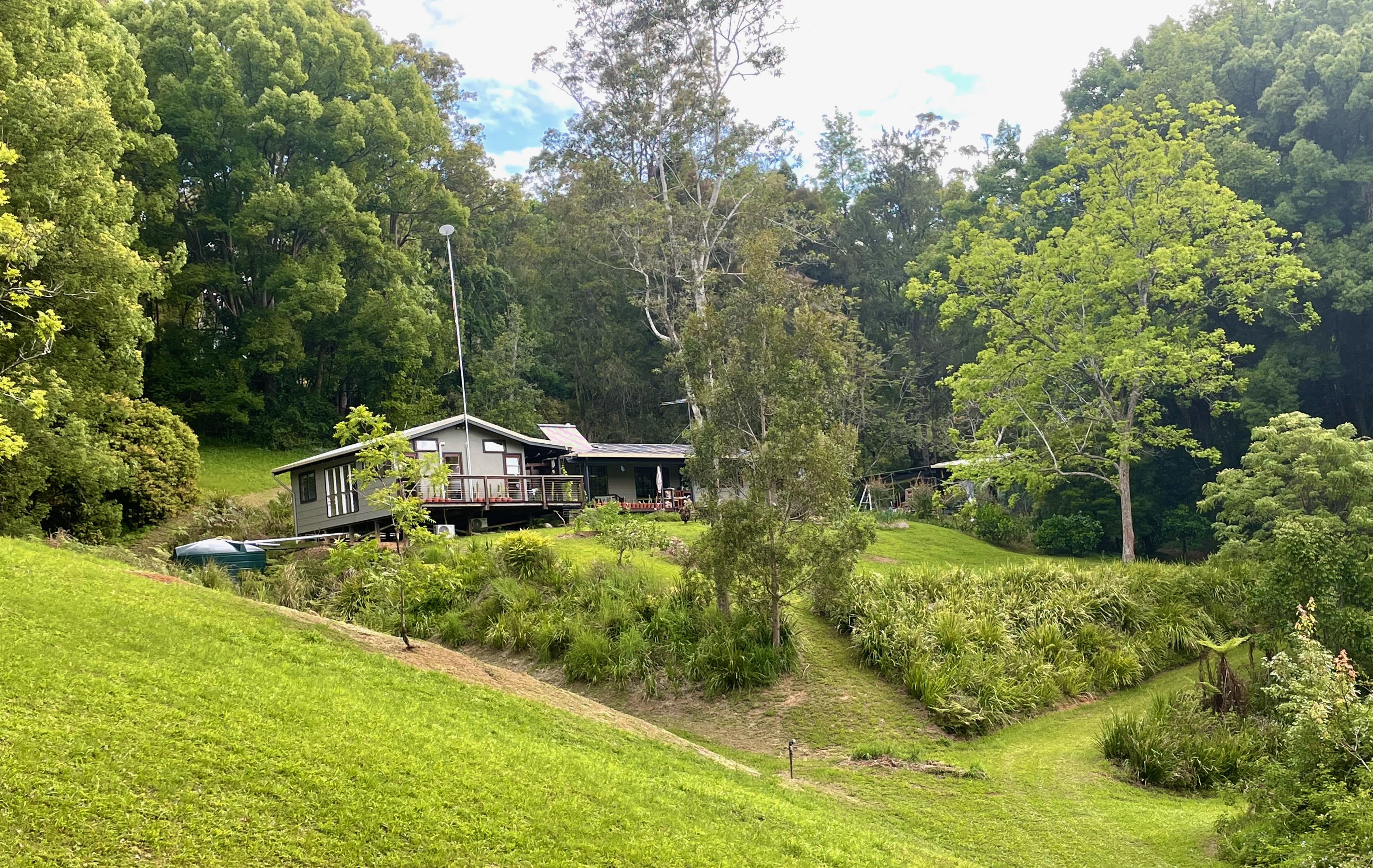 Delightful eco-friendly studio on acreage