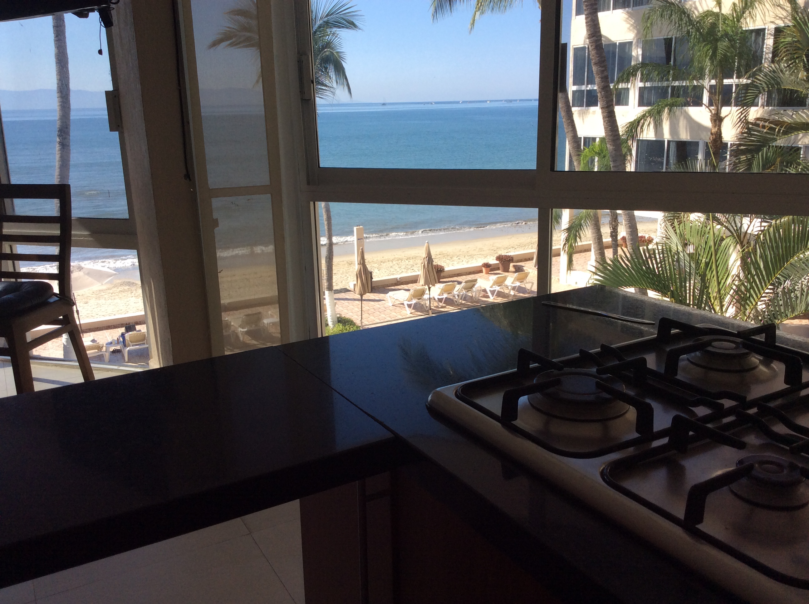 Beach front 1BR perfect location