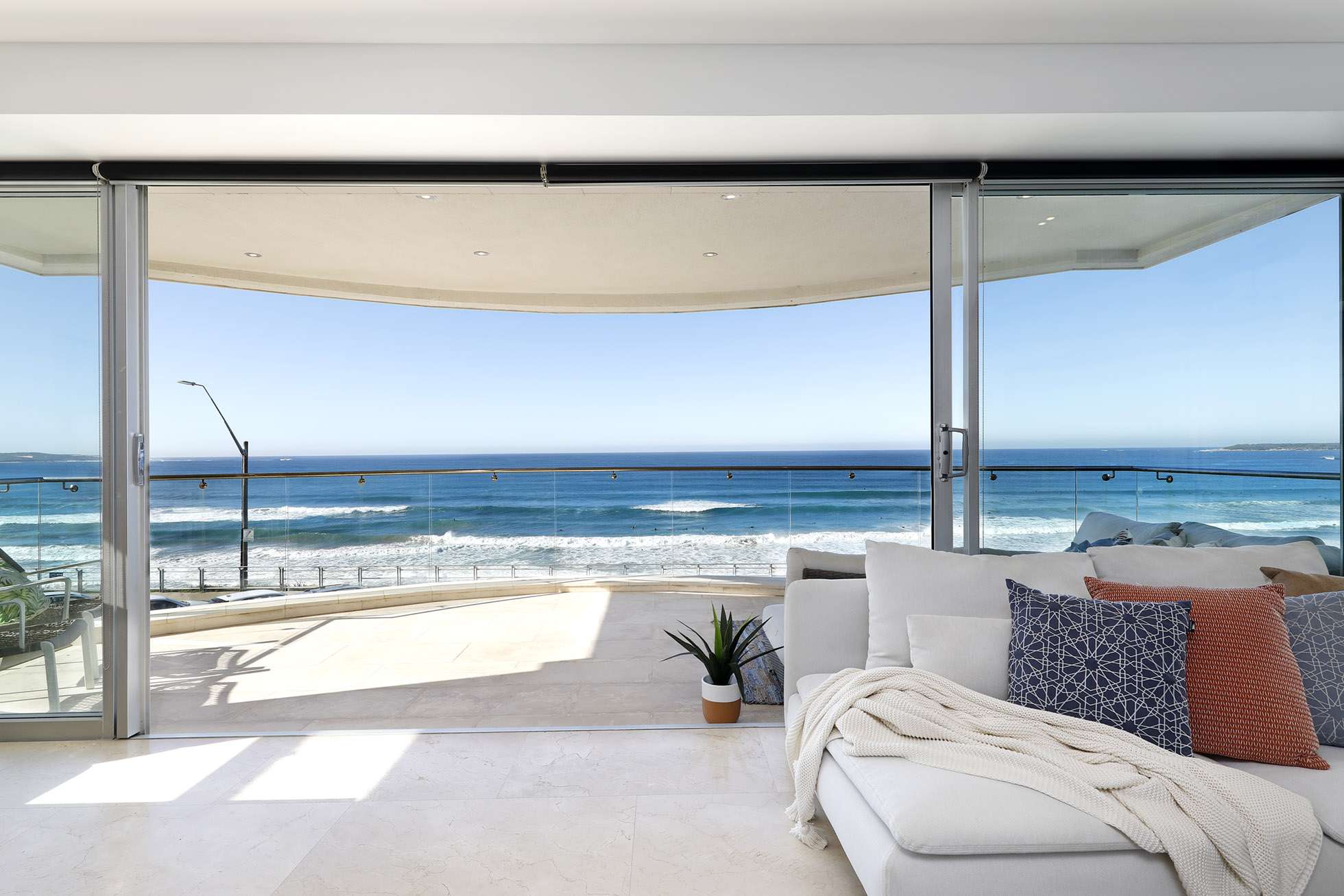 Stunning absolute oceanfront Executive apartment