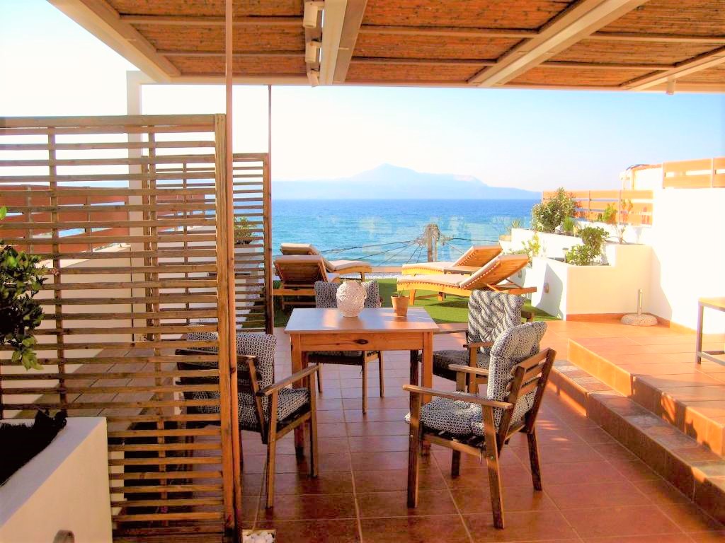 Apartment with roof terrace, next to sandy beach in Αποκορώνου, Crete
