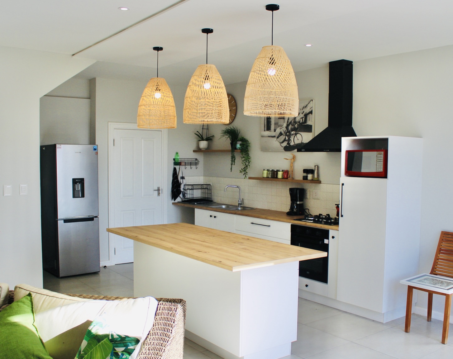 Bright and Breezy Apartment
