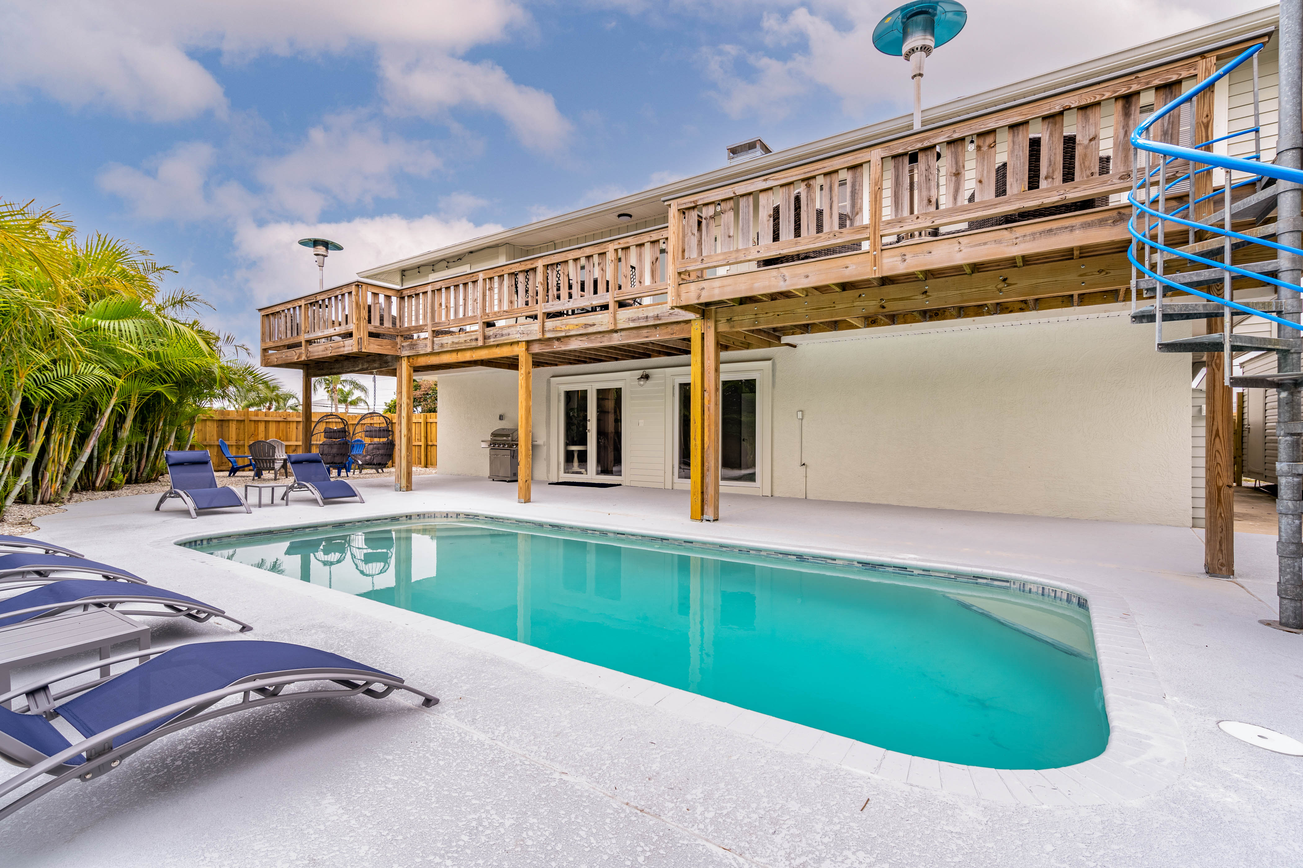 Charming Home Near Anna Maria Beach|Pool +Games