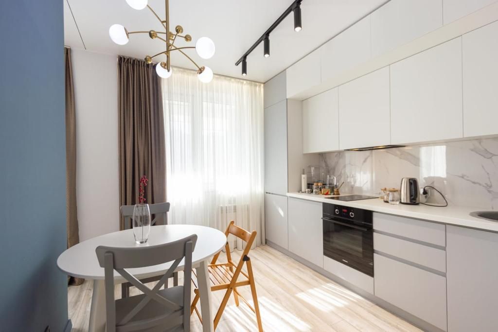Bright apartment with designer upgrade
