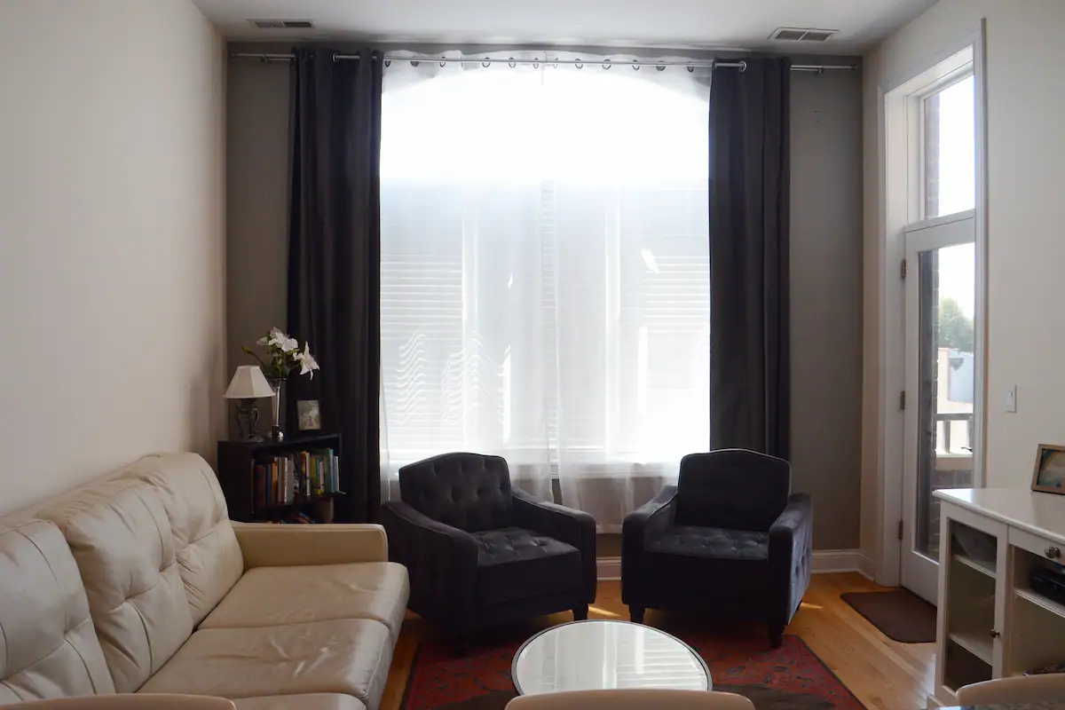 Downtown Lakeview Penthouse w/ private balcony 04 in Lake View, Chicago