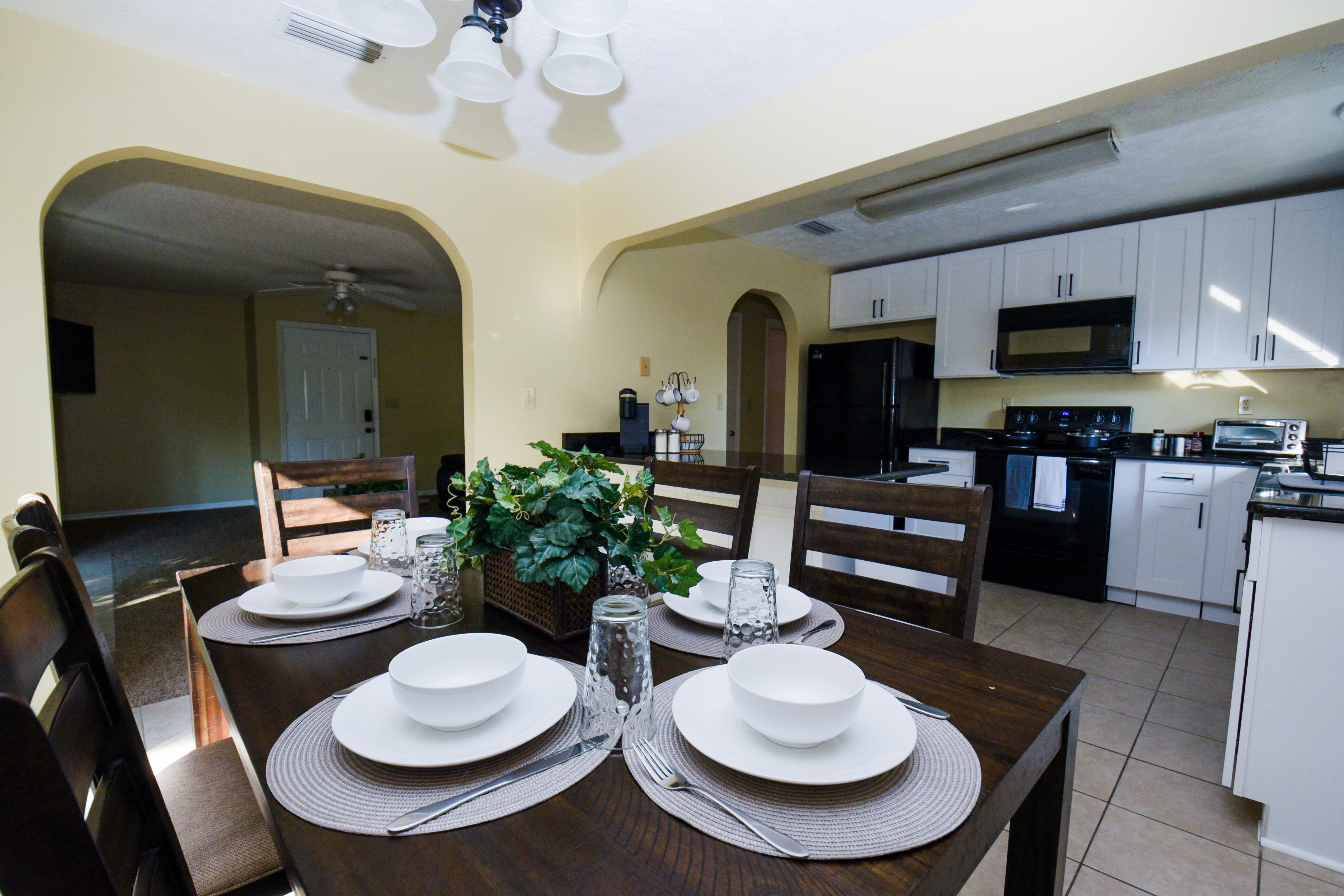 Lovely 2BD/2BA Apt close to Beacon Col. & Downtown