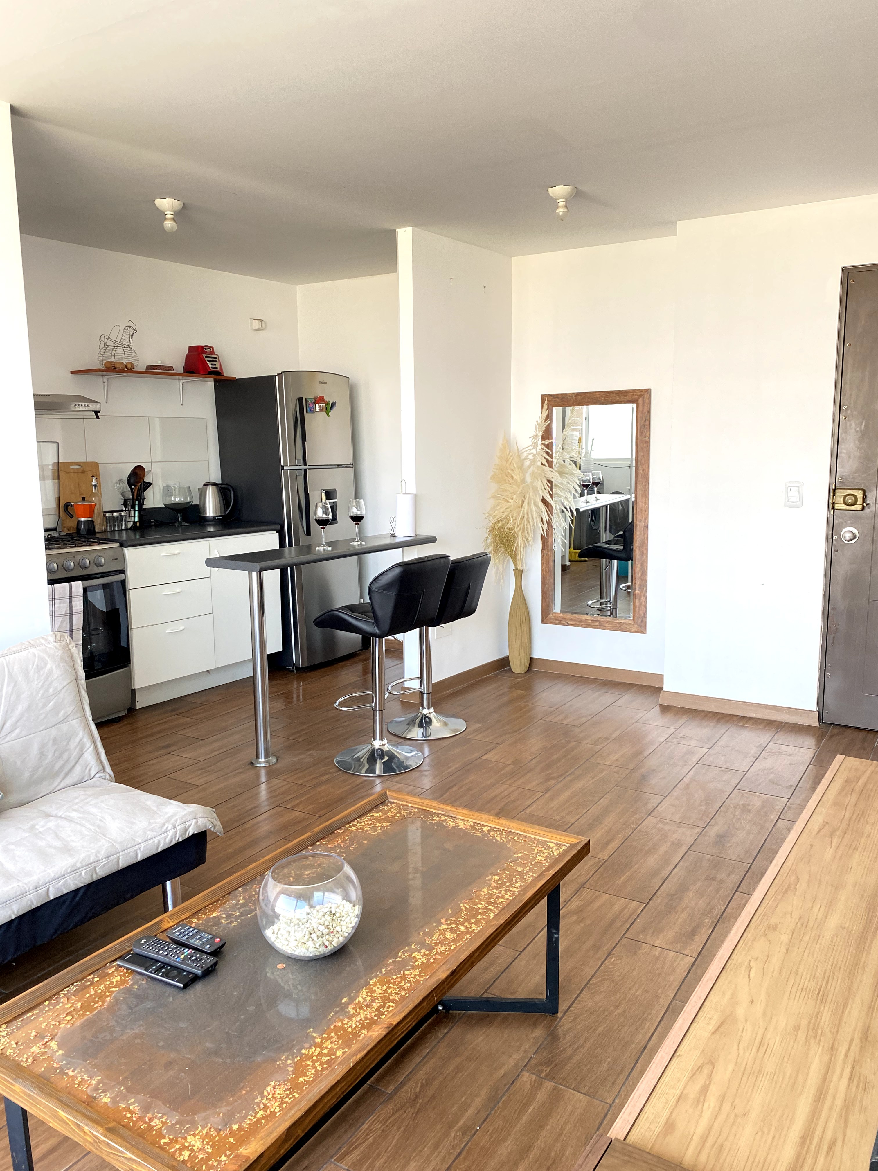 Cozy apartment 15 min from beach and malls