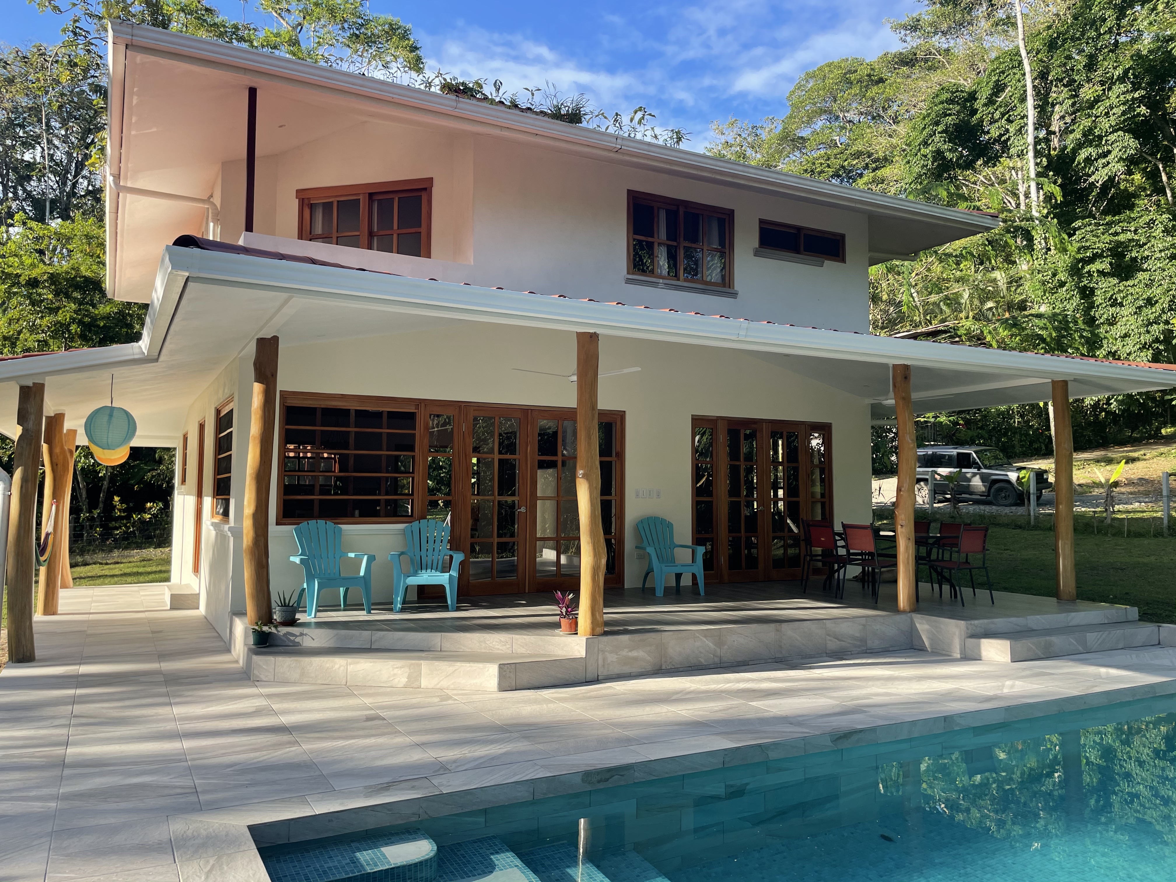 Laid Back, Cocles, Puerto Viejo (pool and AC)