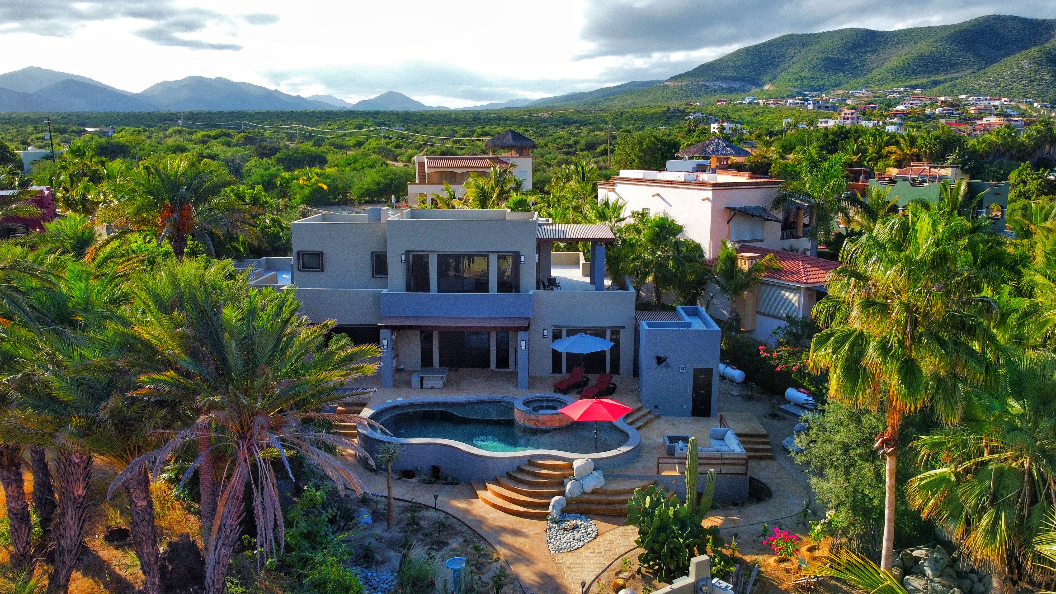 Casa Del Destino -Steps from ocean & private pool