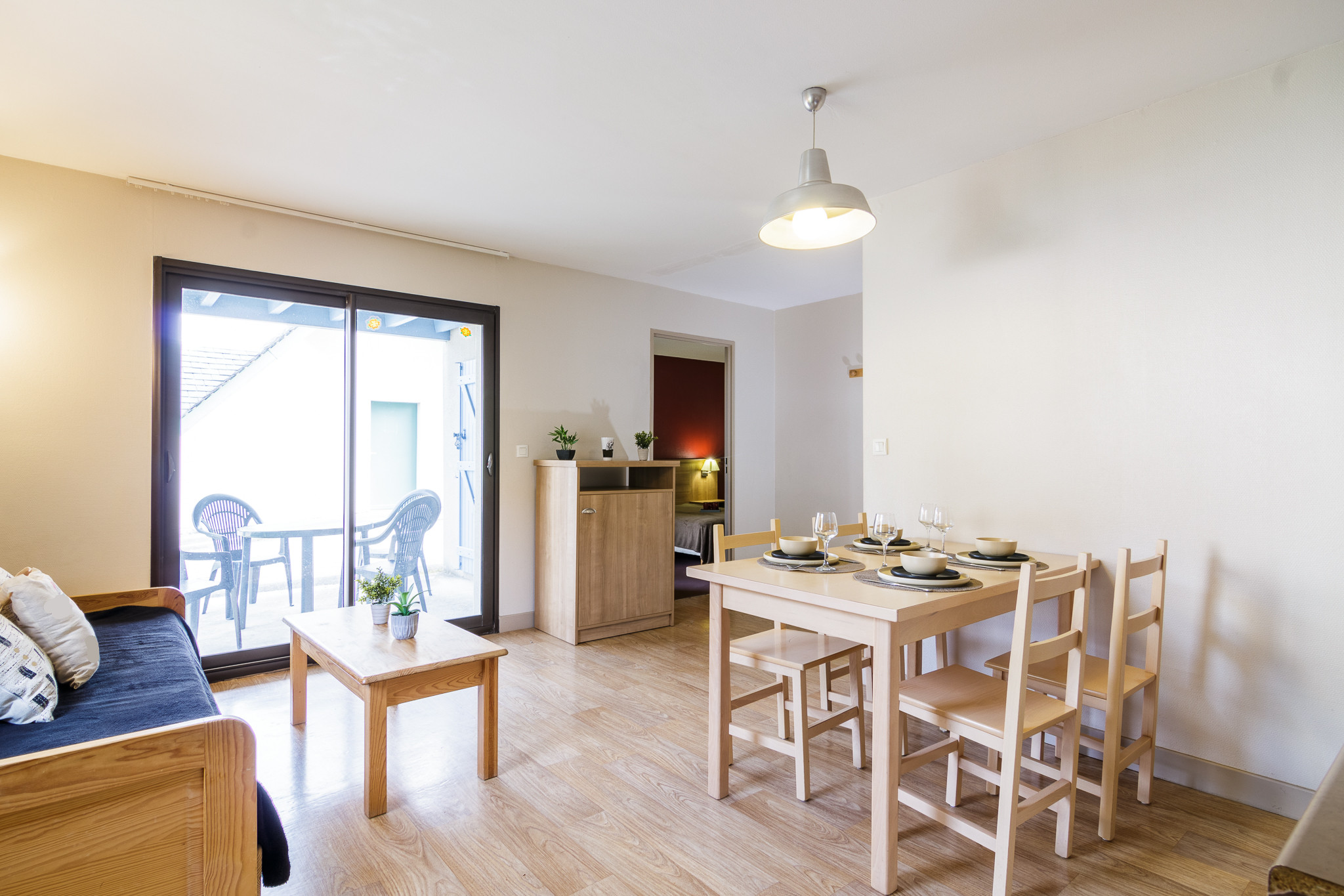 4 person apartment