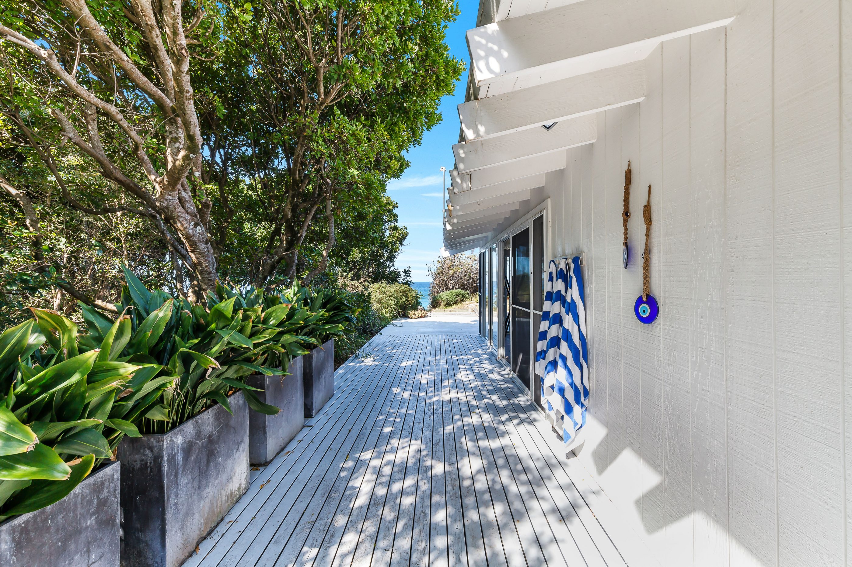 "Boomerang House" - private beach access in Mid-Coast, Mid North Coast
