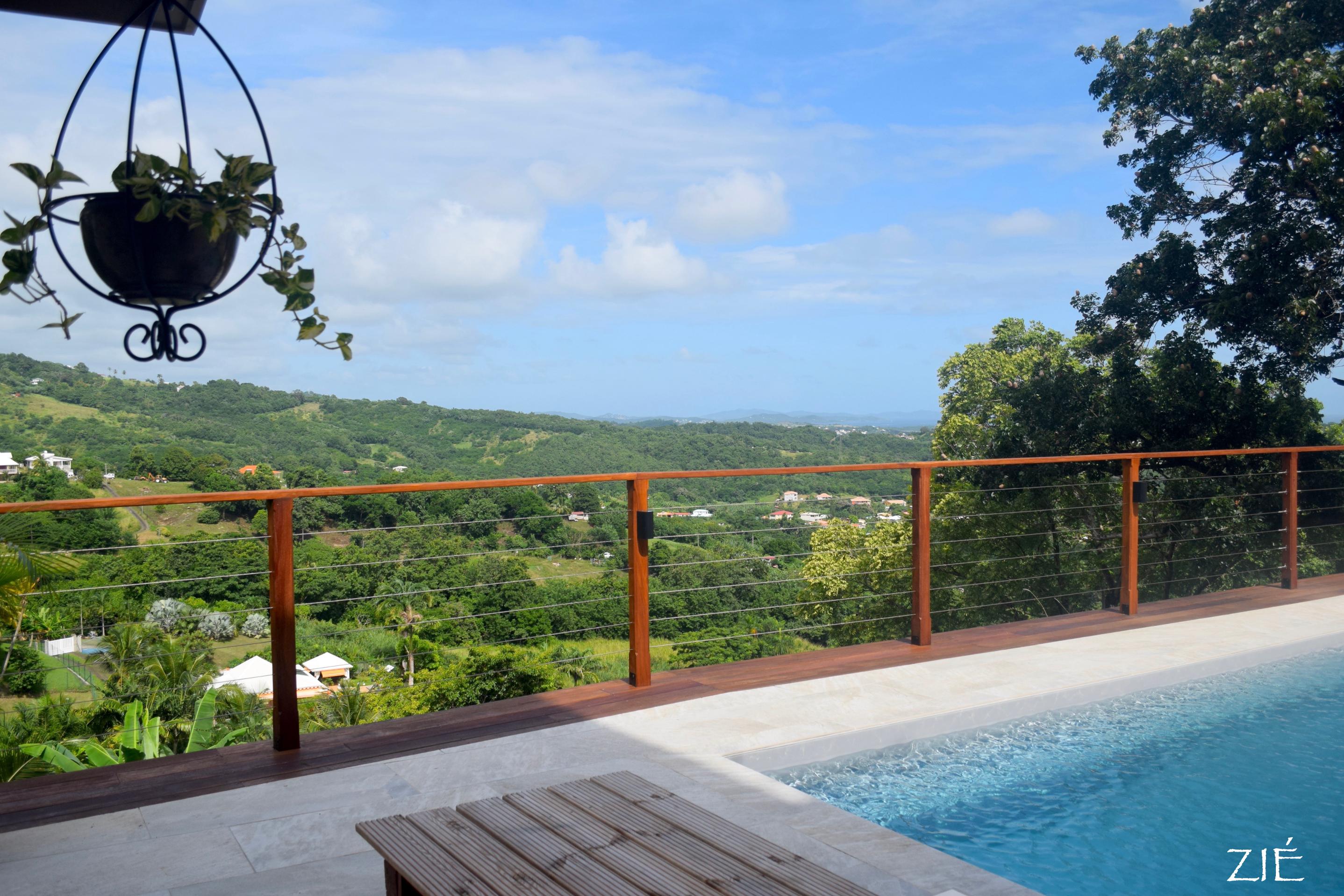 Between the sea and the mountain