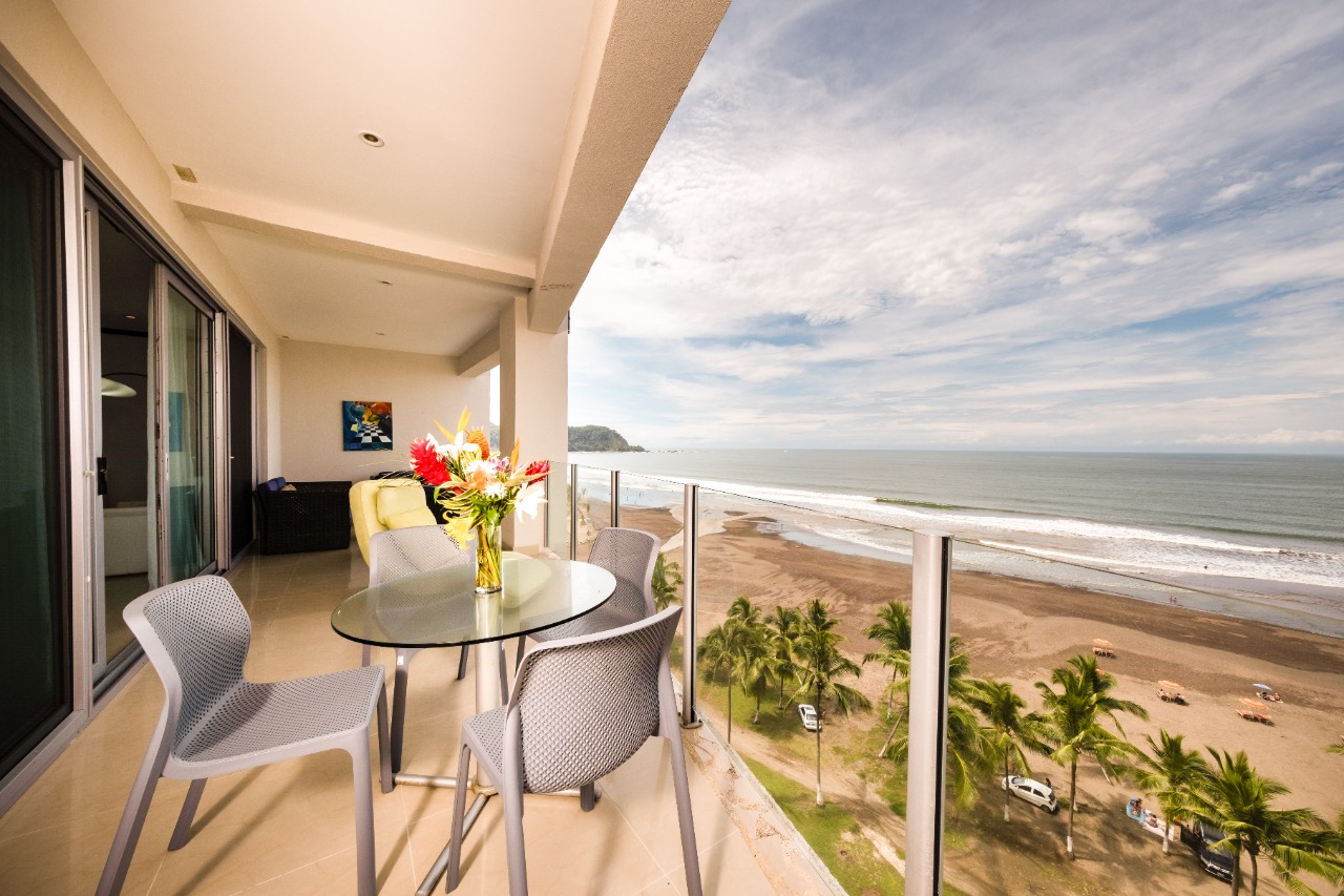 Ocean Front 4 Bedrooms in the 9 Floor Apartments for Rent in Jaco