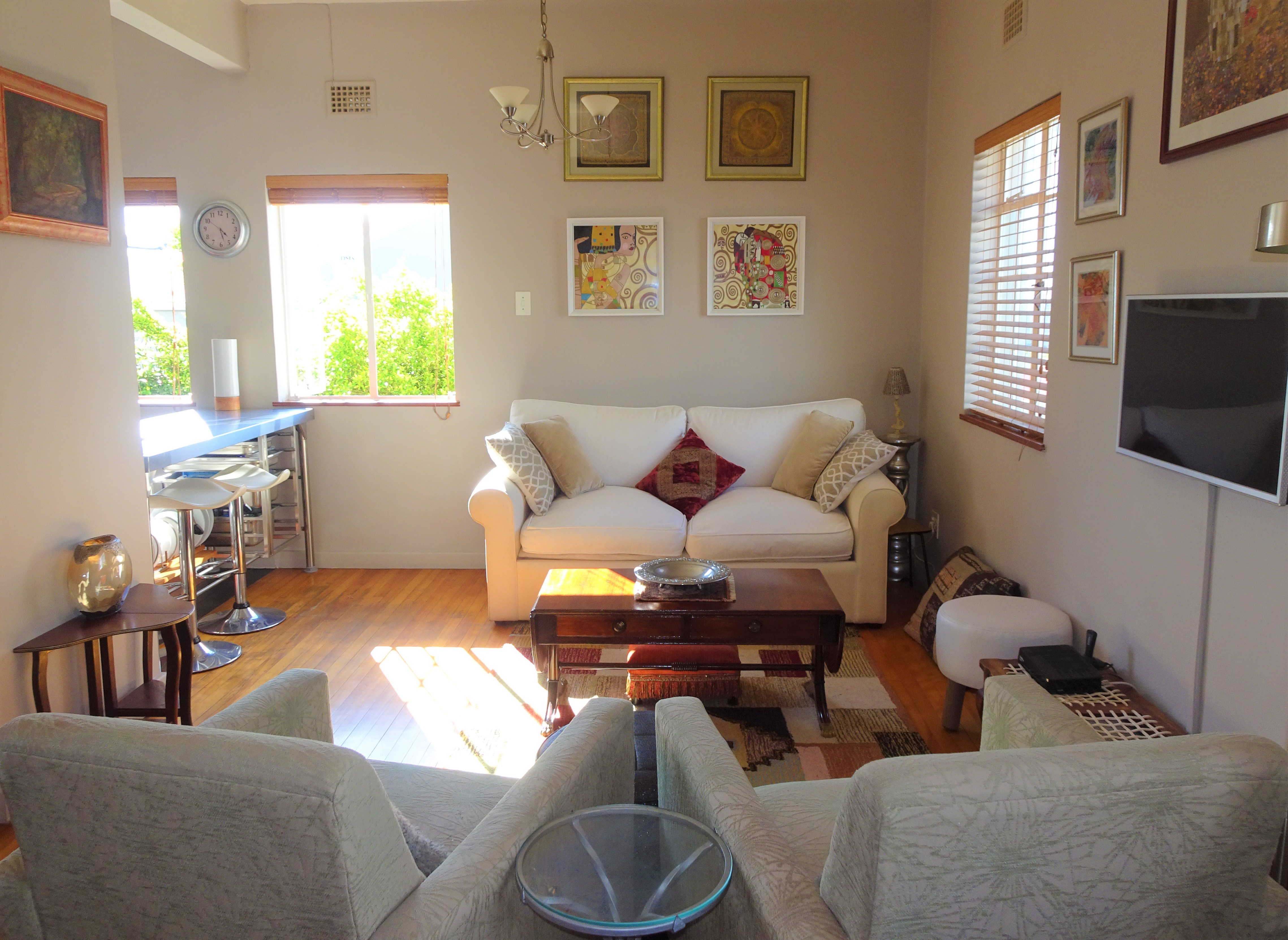 Stylish and bright Sea Point 1-Bed apartment in Ward 54, Cape Town
