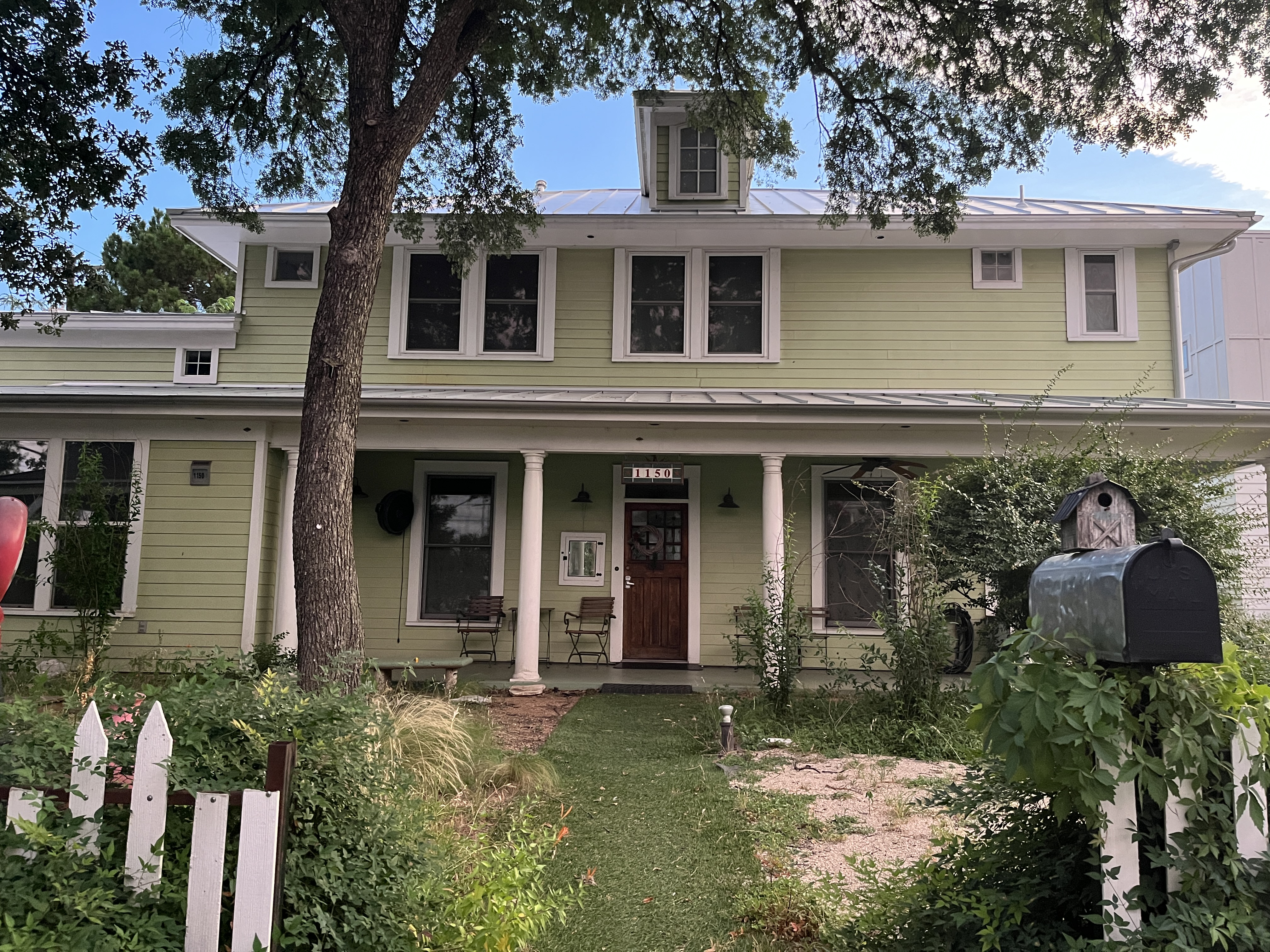 EastSideLavishness- A Stay of Comfort and Joy