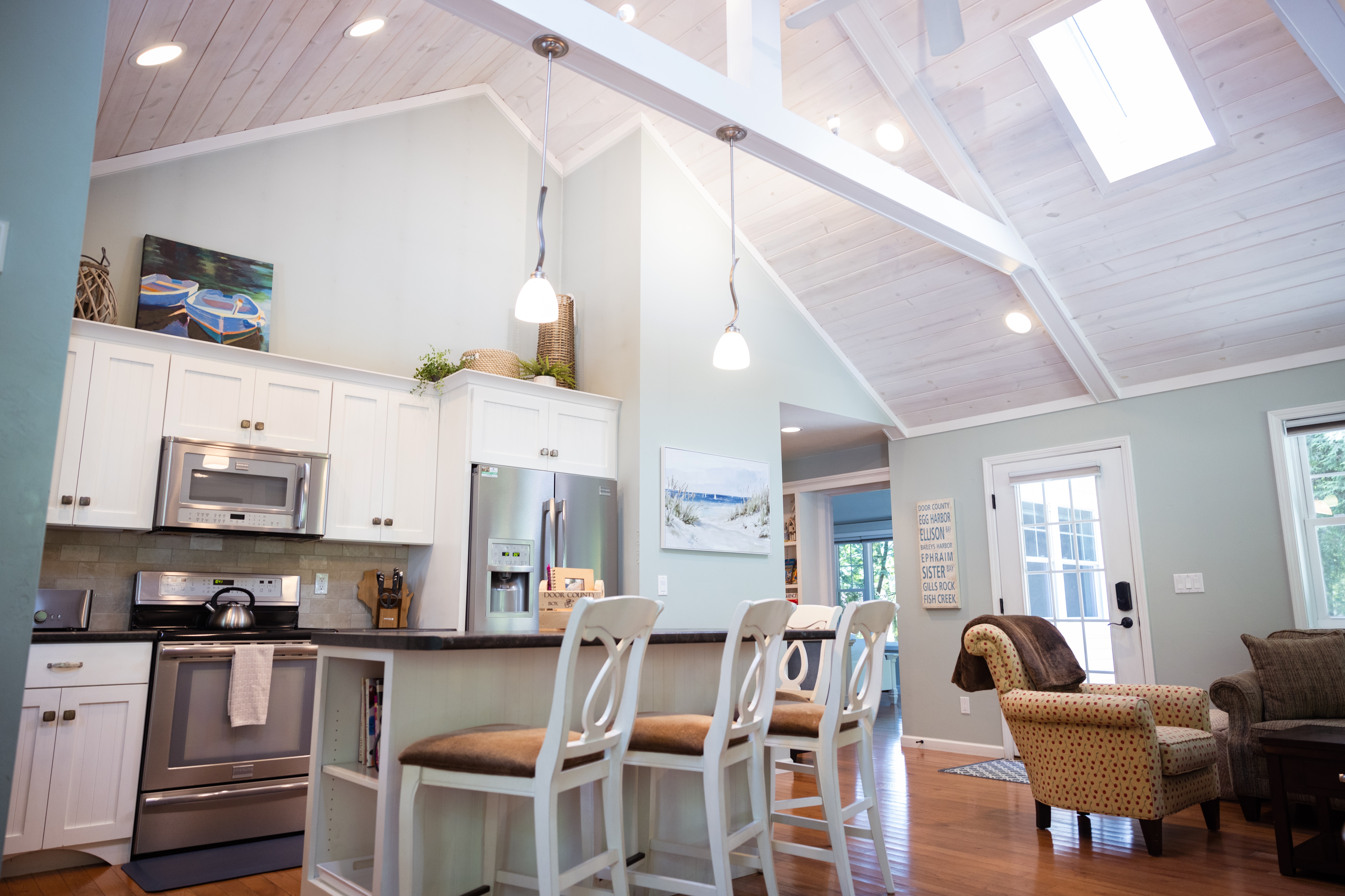 Charming Wooded Cottage Minutes from Downtown