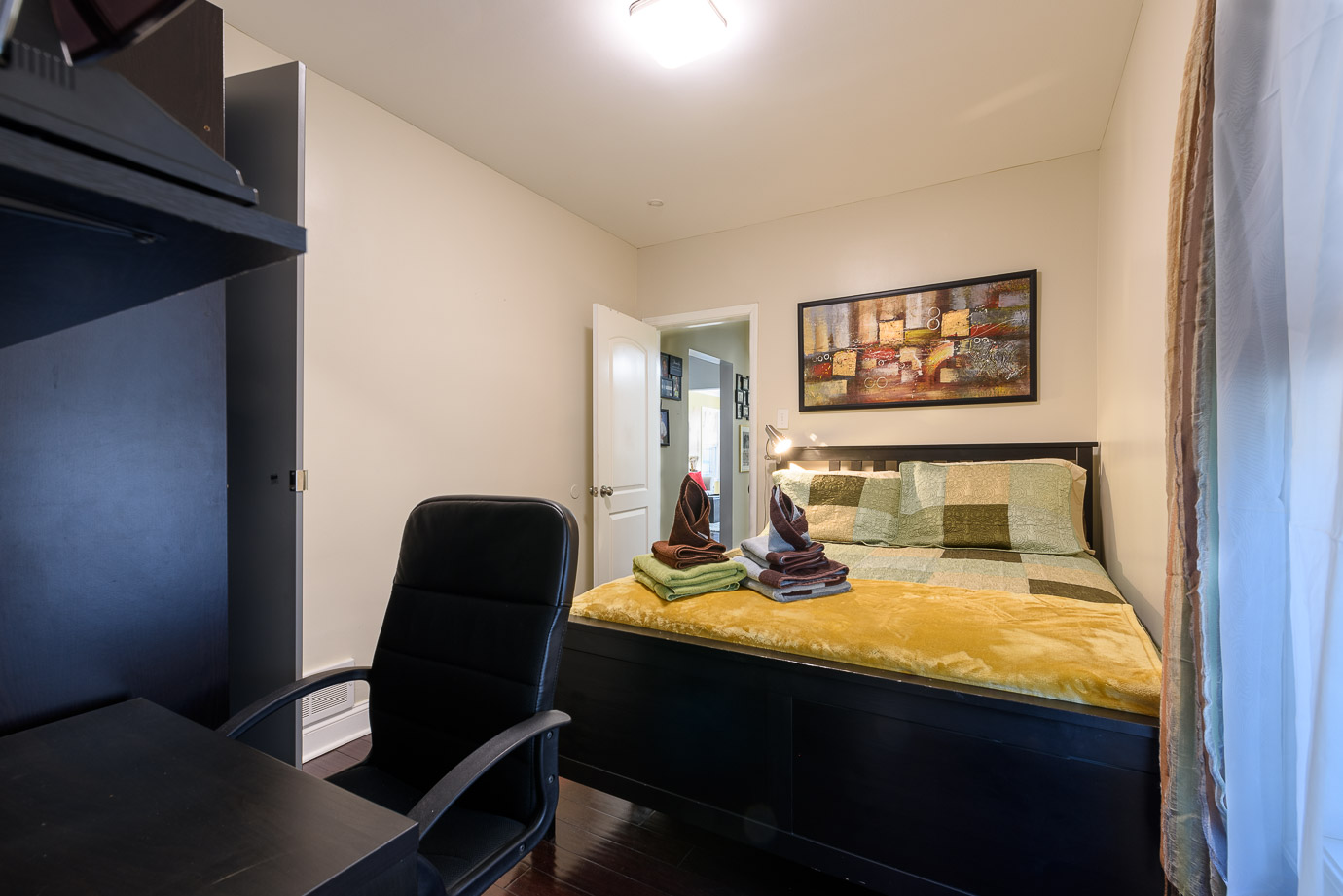 Logan Square - Queen Comfort in Avondale, Chicago