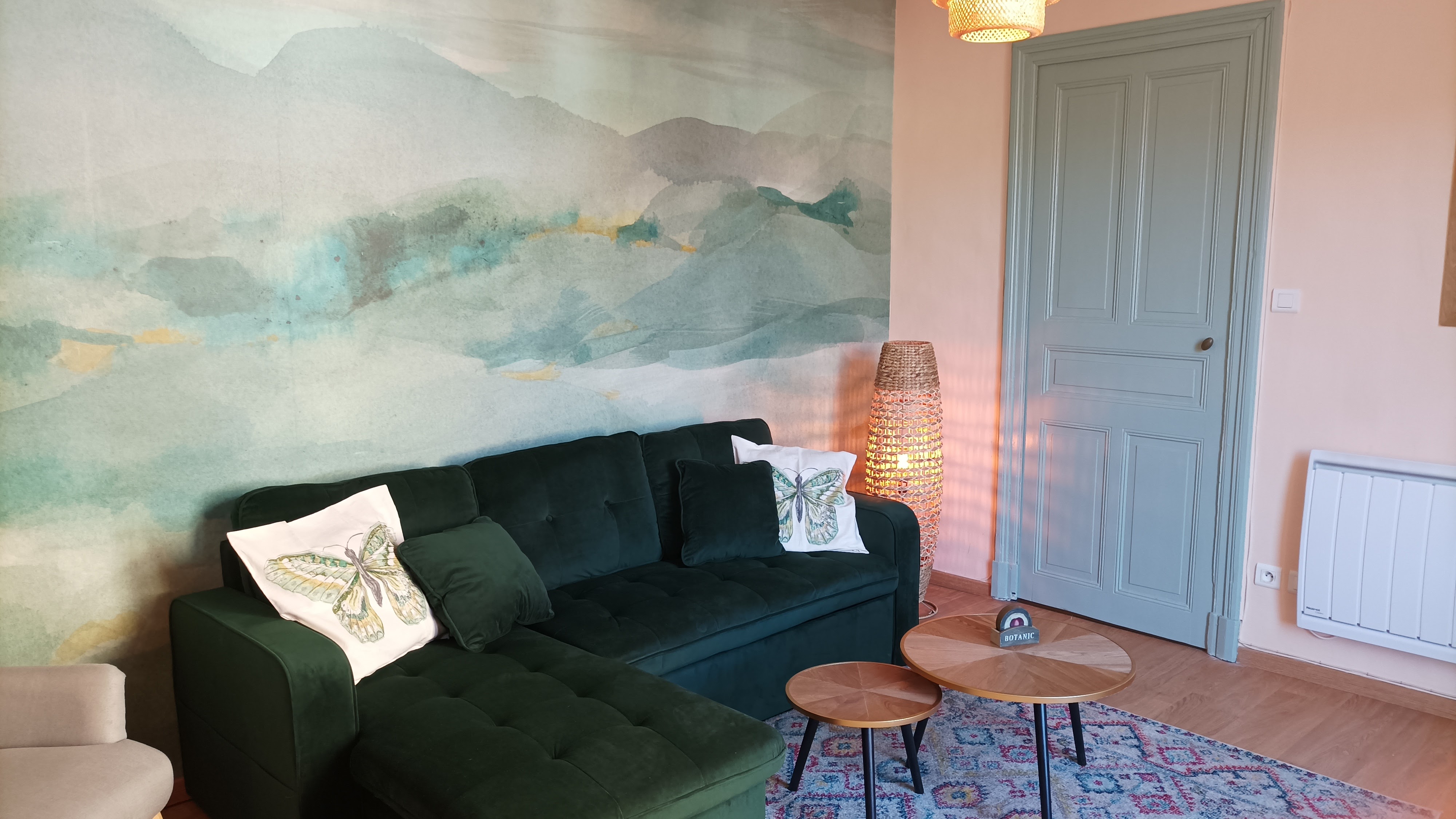 Cozy nest with terrace, air conditioning, private garage