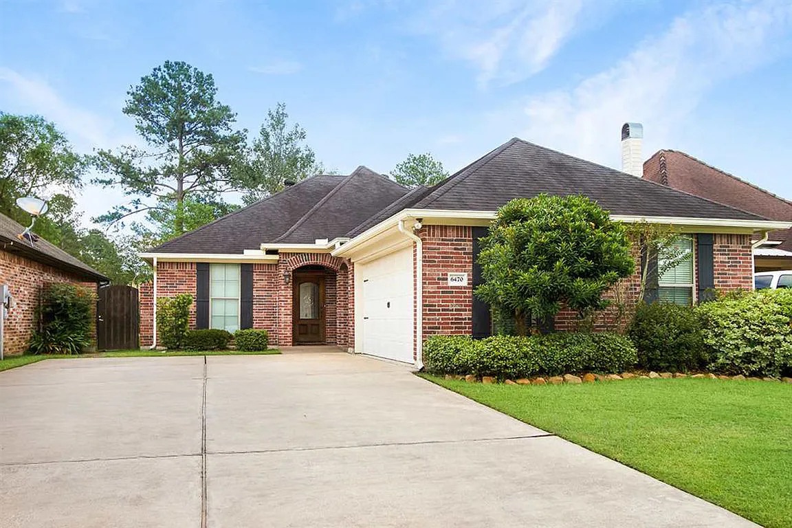 Gated Community entire house w/ backyard