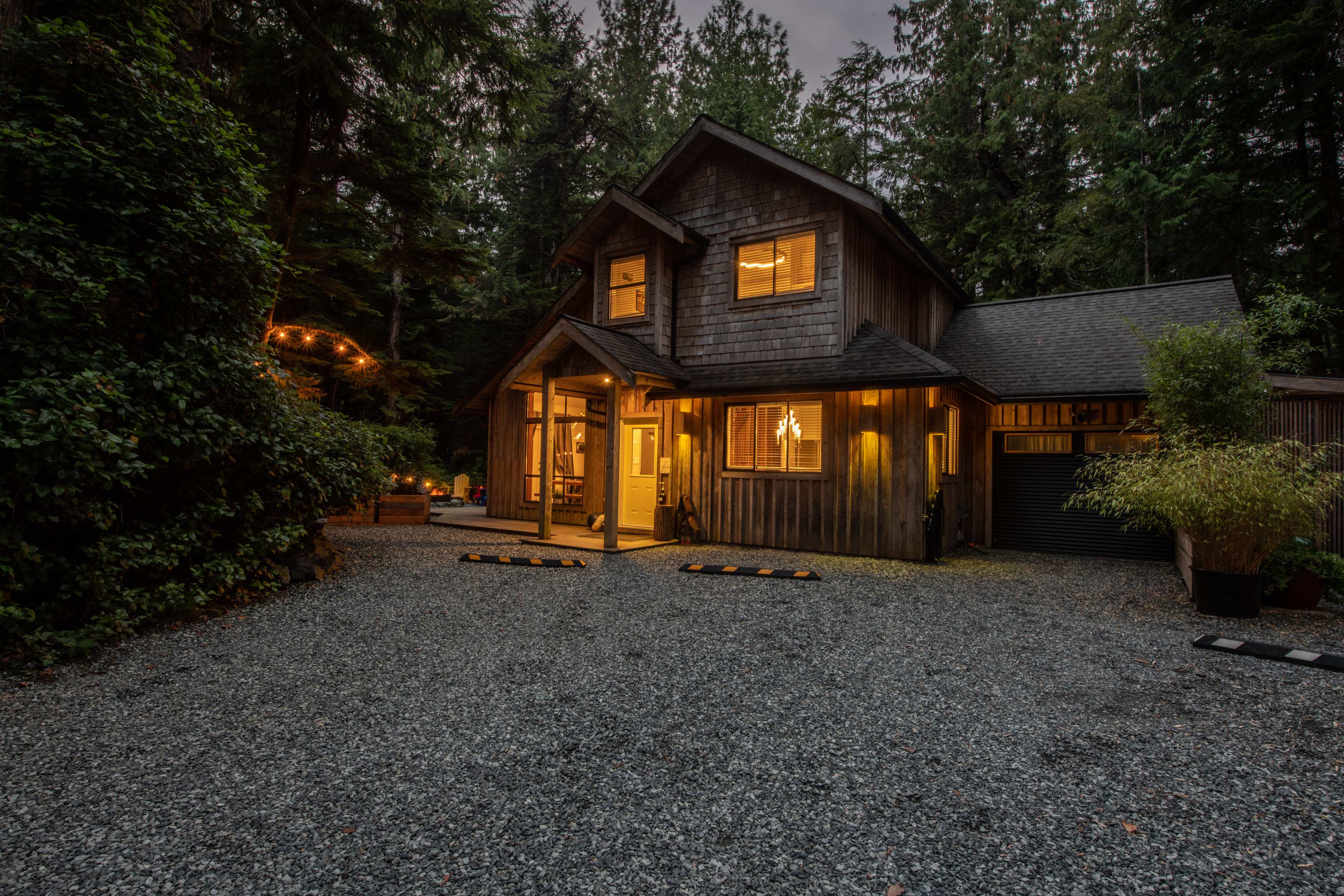 West Coast Hideaway (Hot Tub, 7min walk to CoxBay)