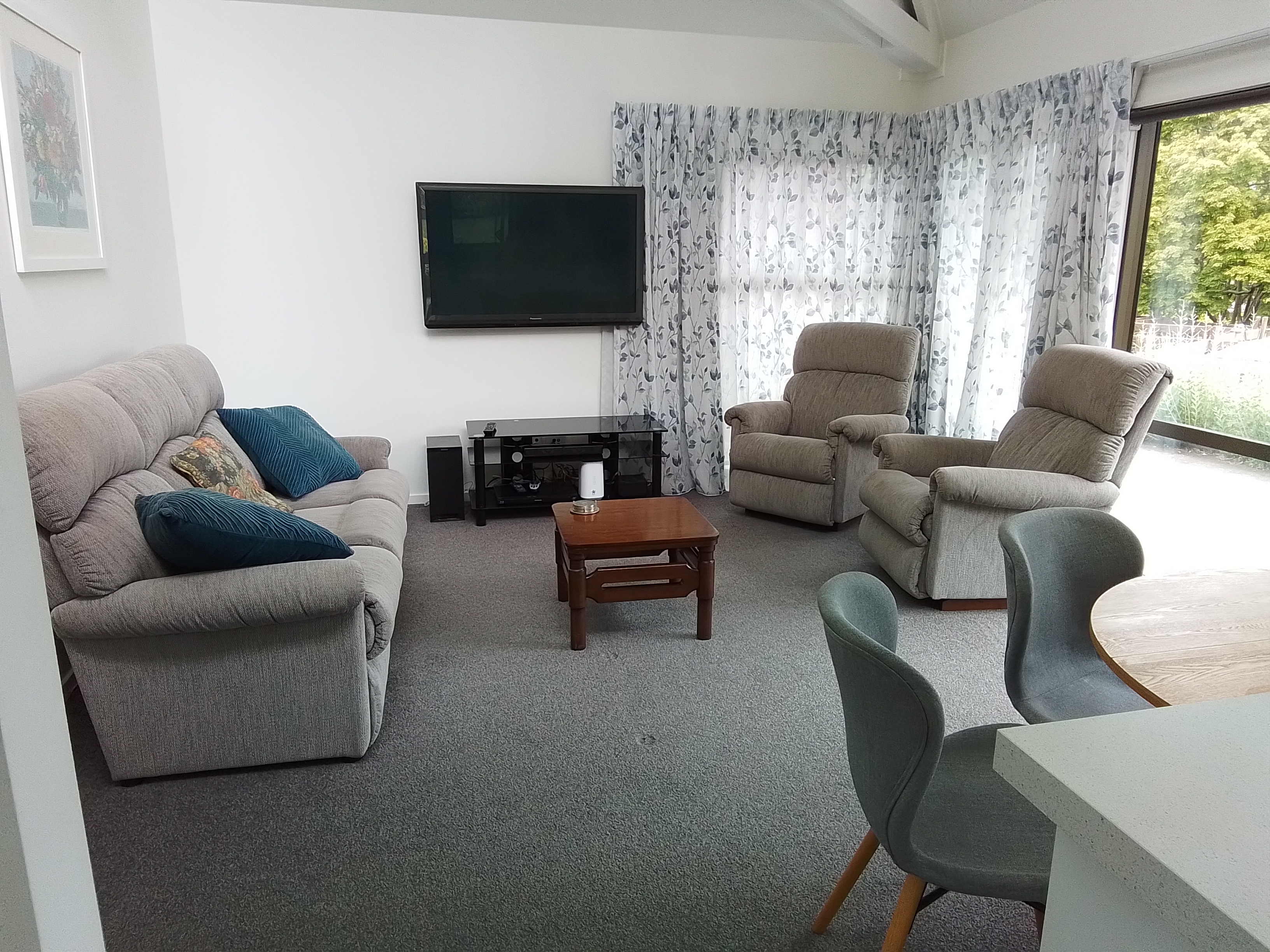 Modern unit 5 min. walk to town