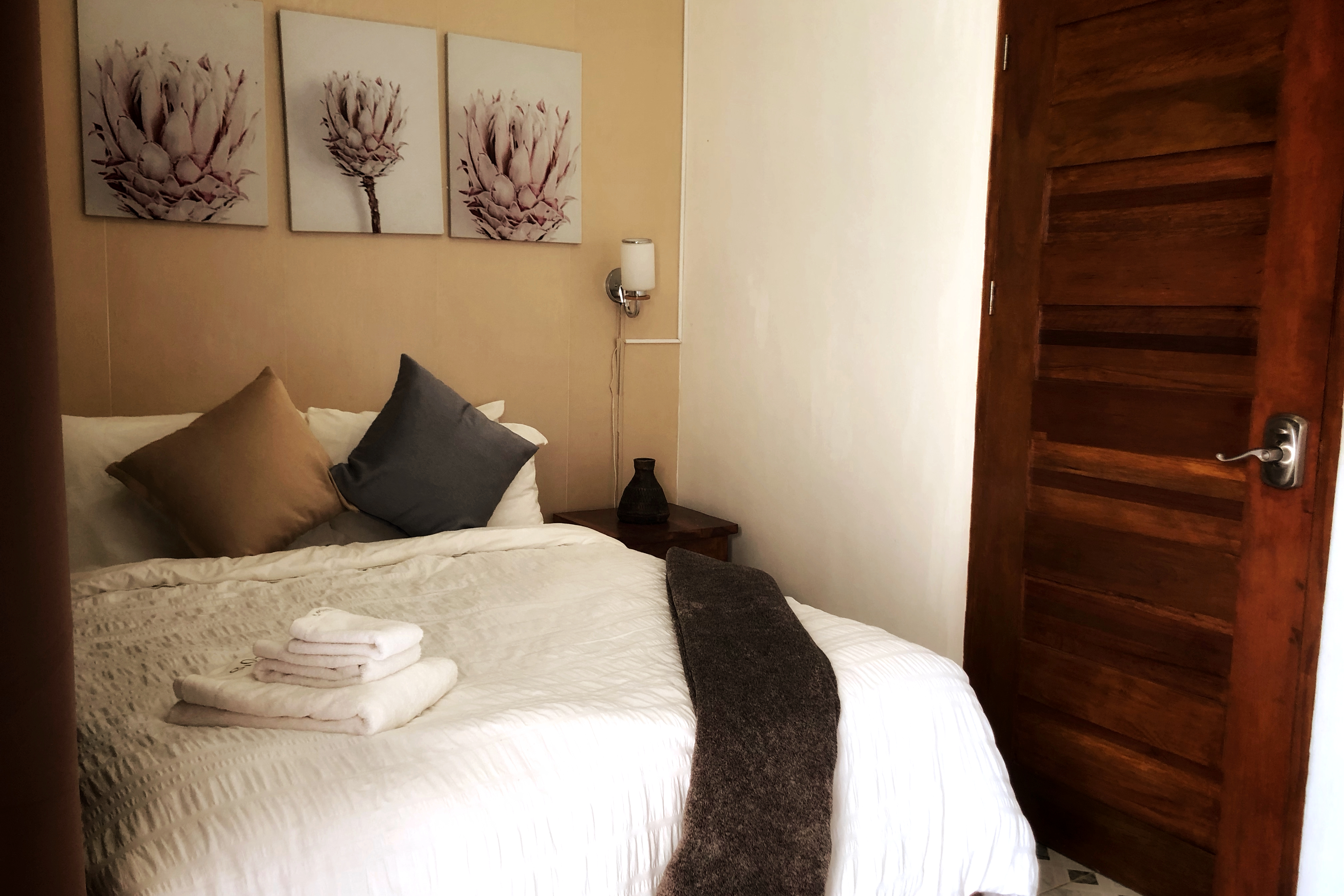 KB: 2BR/1BT apartment near Provincial Capitol Bldg
