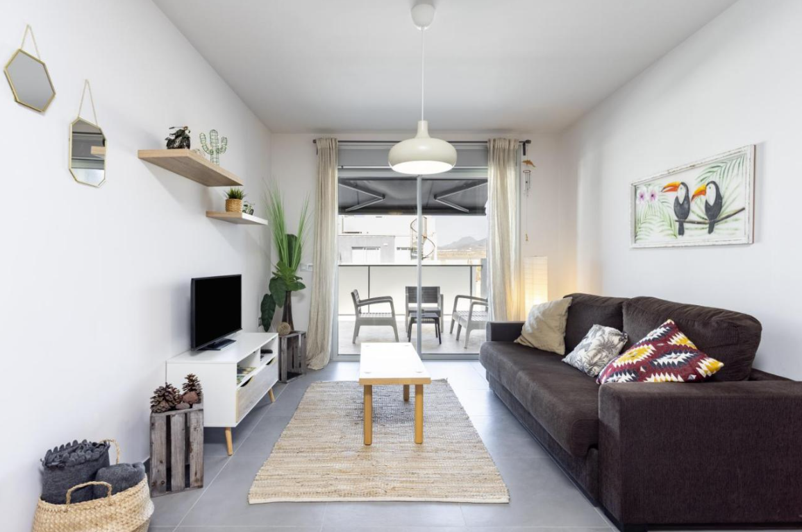 Peaceful beach APT full equip AC room/pool/parking