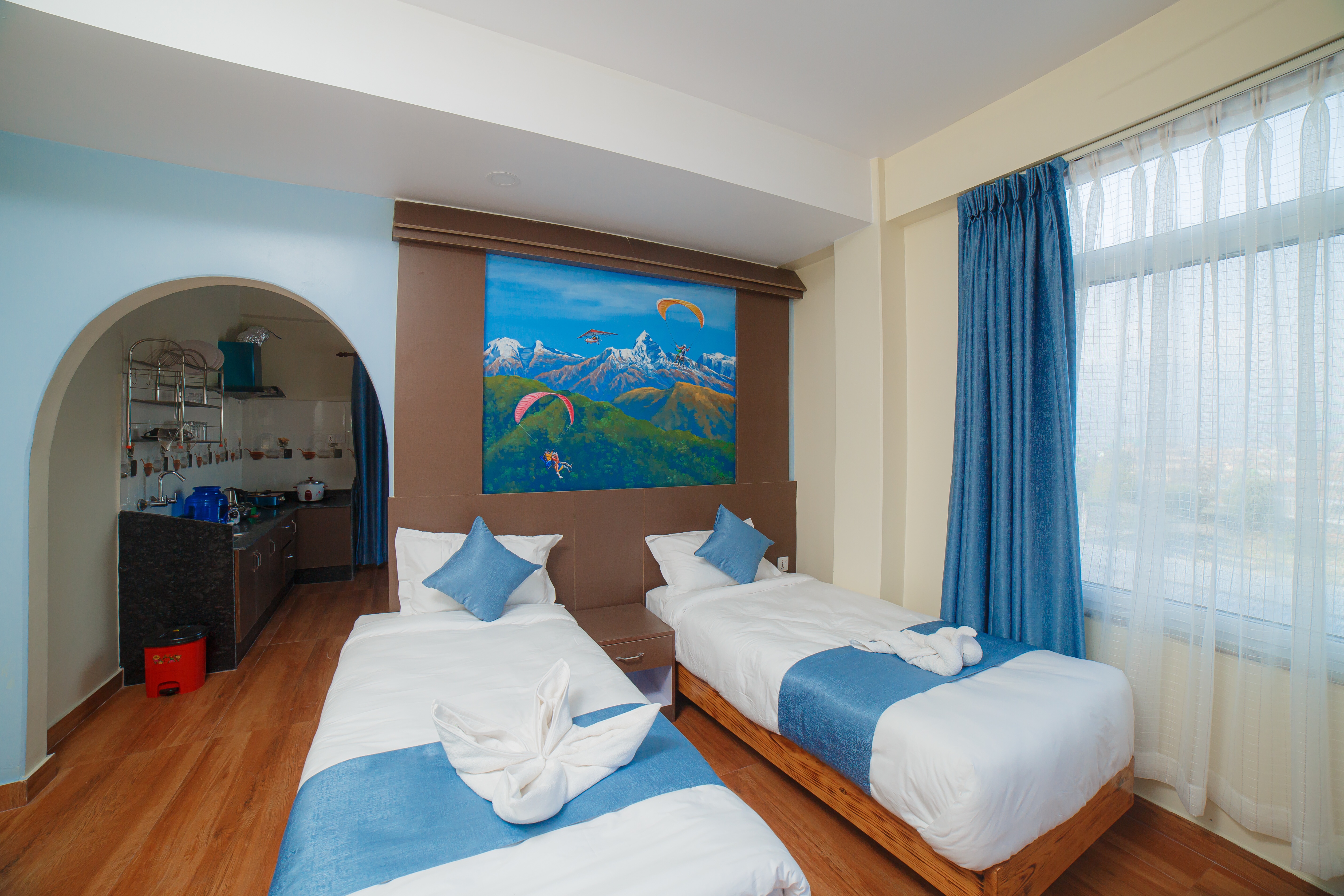 Lotus: Lake View Apartment