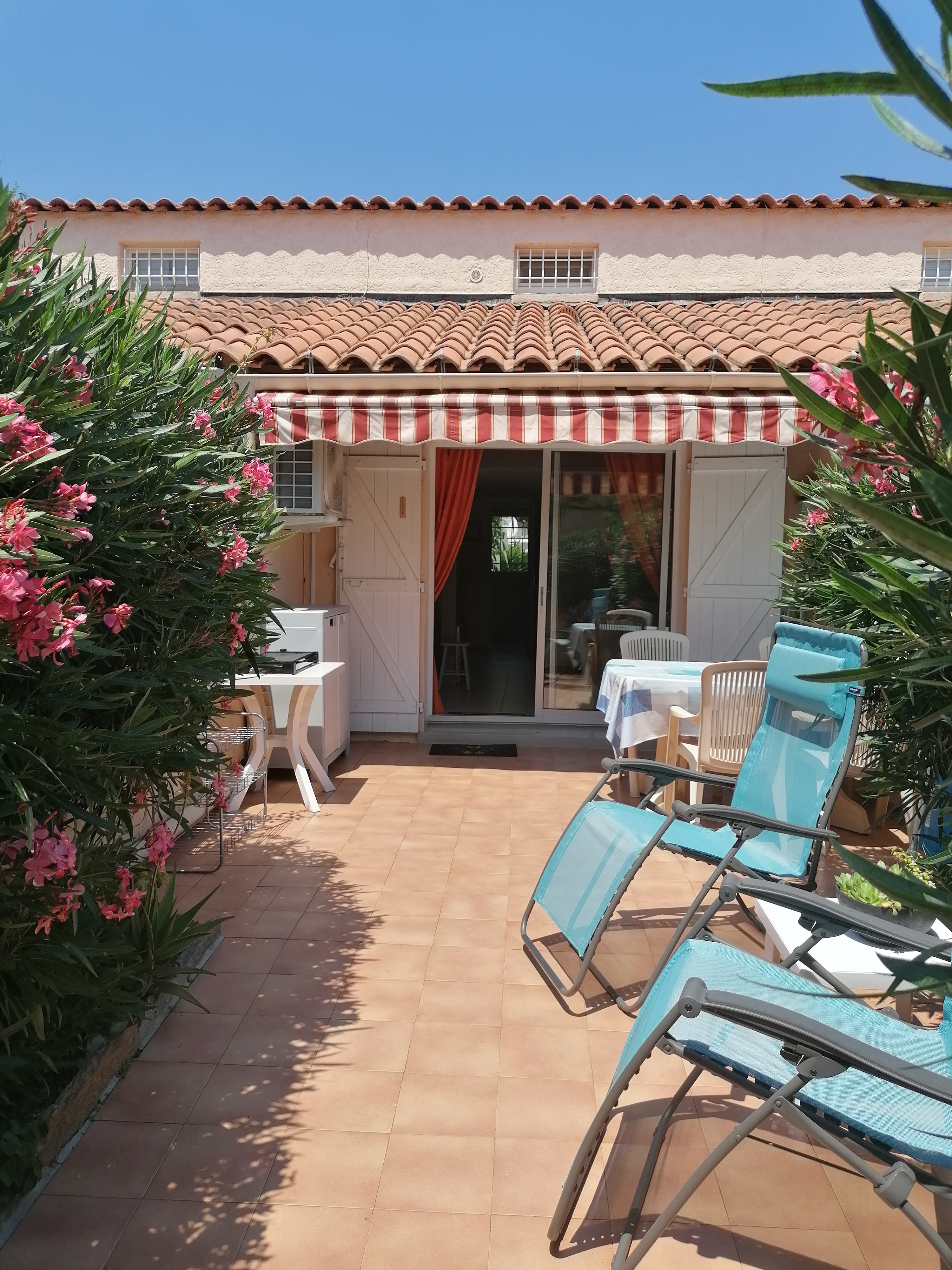 Mazet au Lavandou in residence with pool