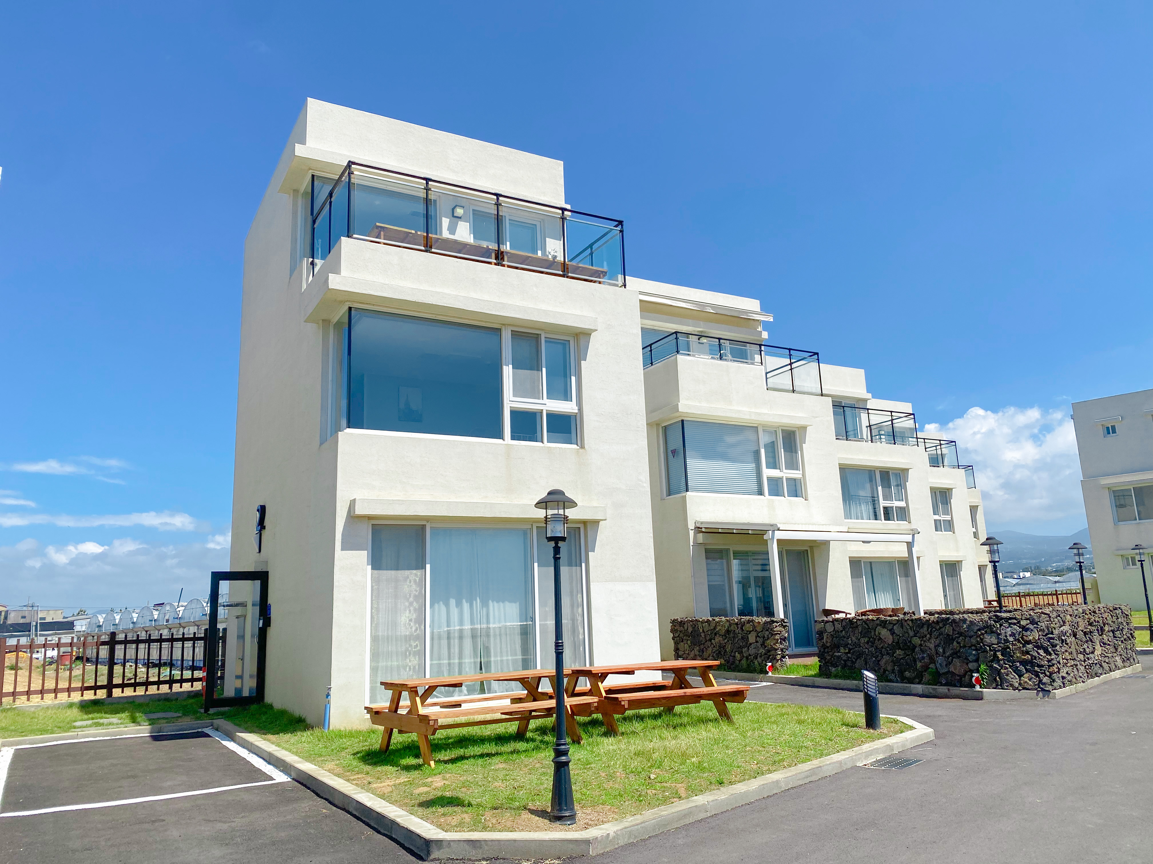 Special discount ocean view new private house, 3 smart TV rooms, 3 bathrooms, 1 living room, sunset view Netflix