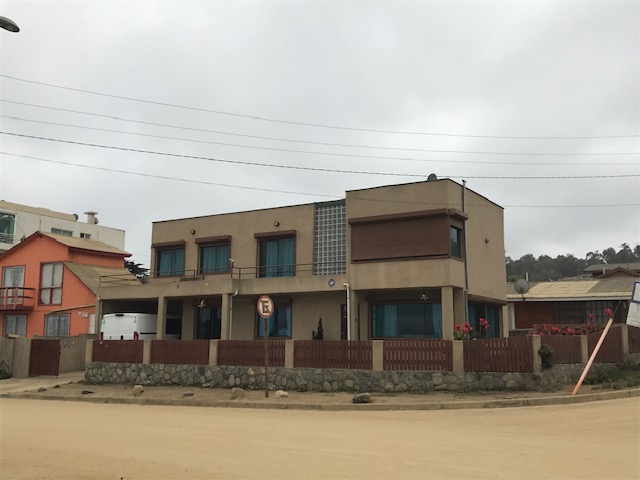 Oceanfront home El Tabo