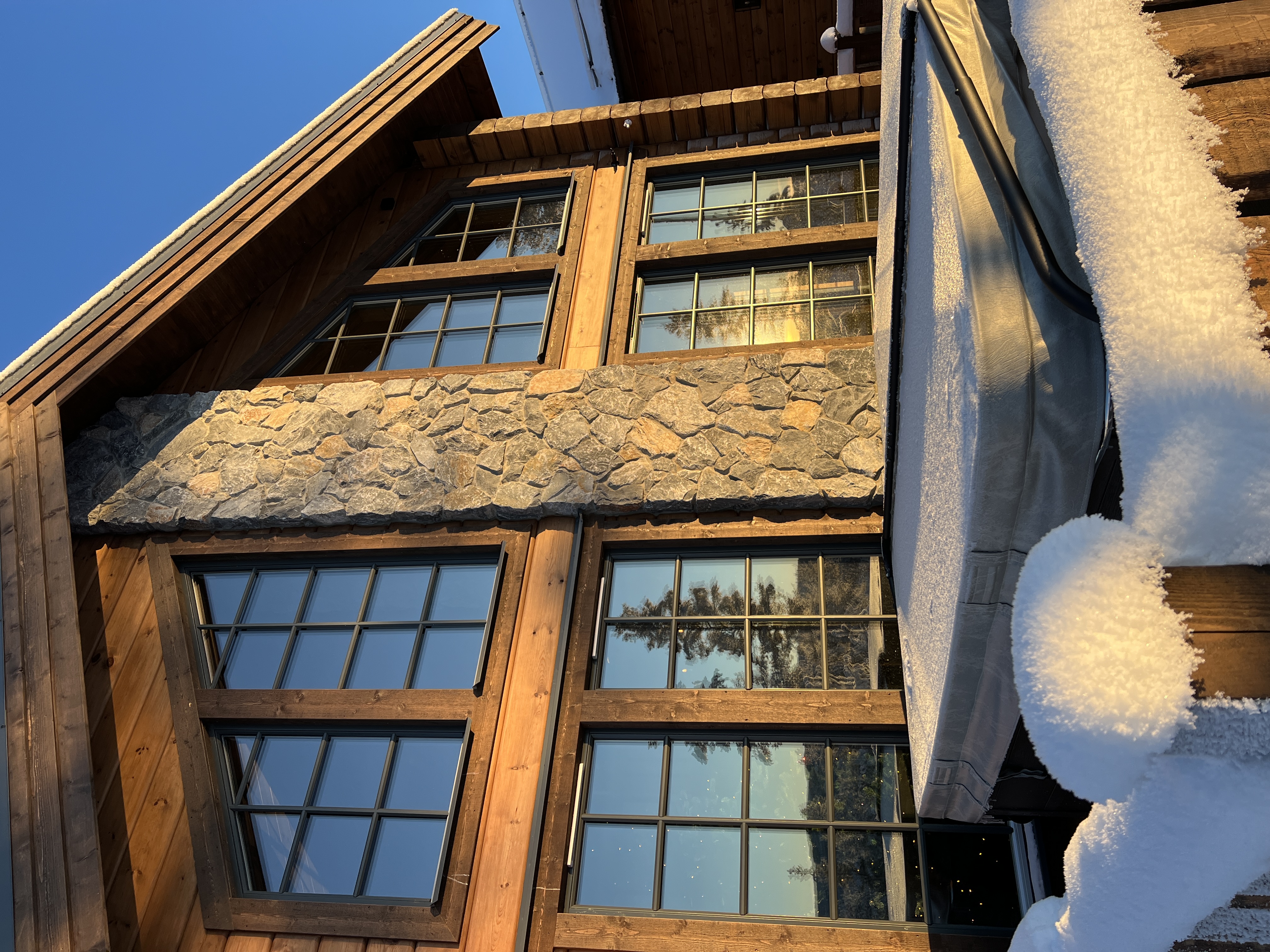 Mountain Lodge with Jacuzzi!