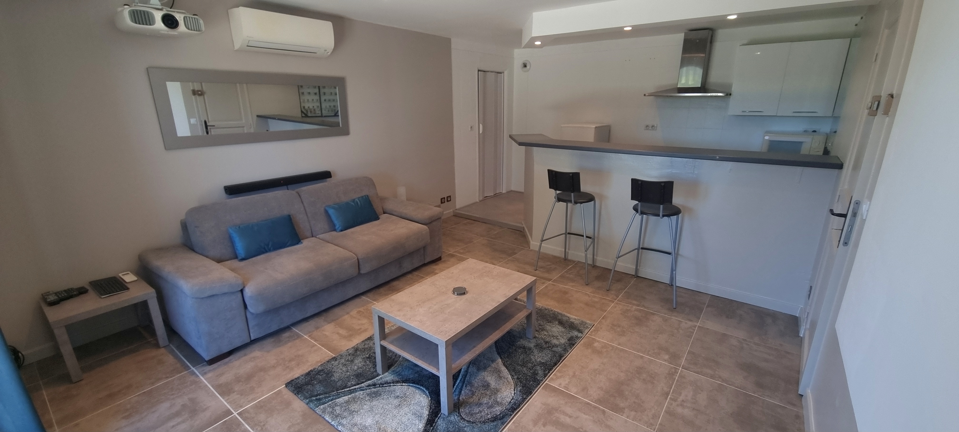 Studio, lower level villa, St.Jeannet, near Nice