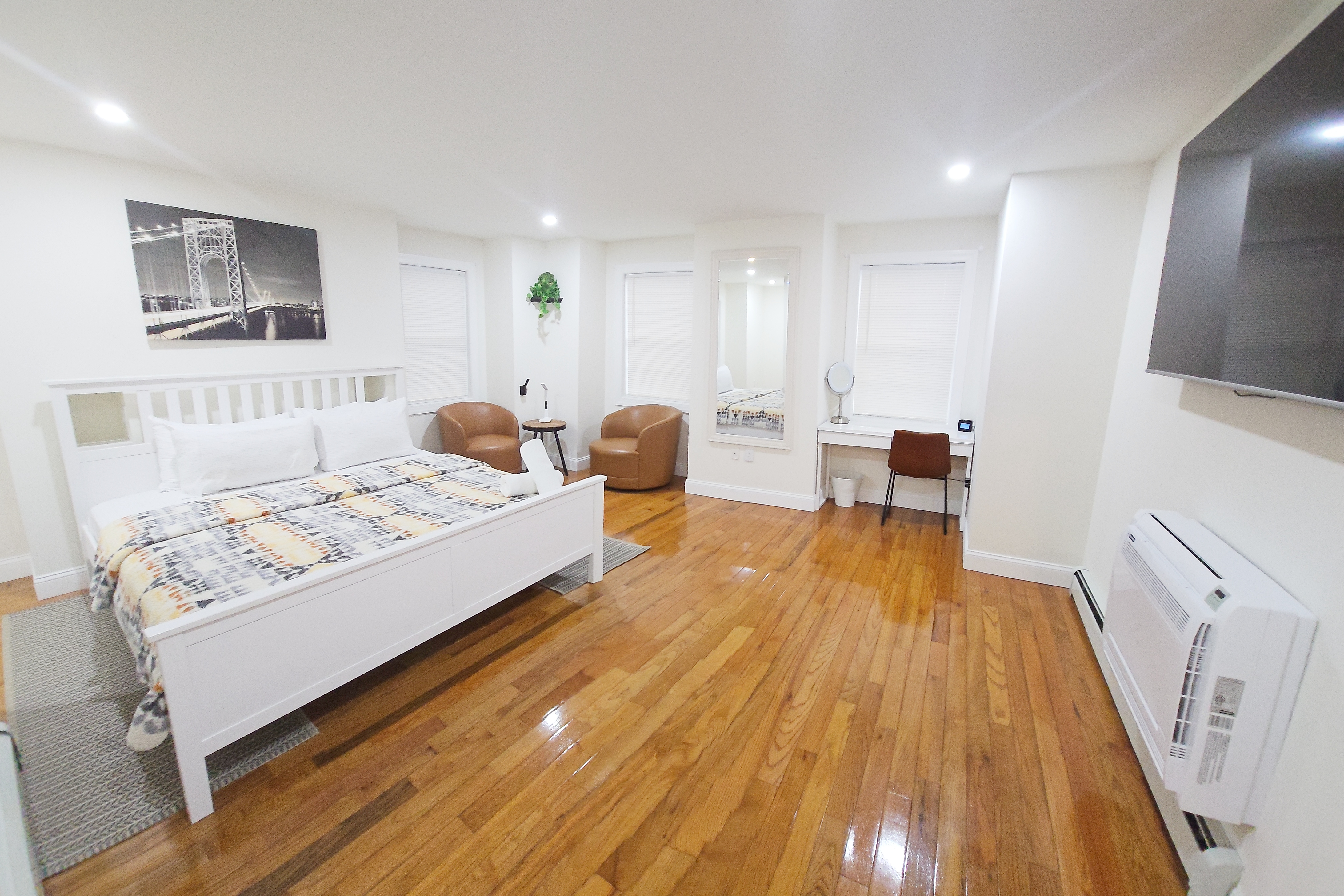 3-Bedroom Apt (9B2) 20-Minuite To Downtown Boston